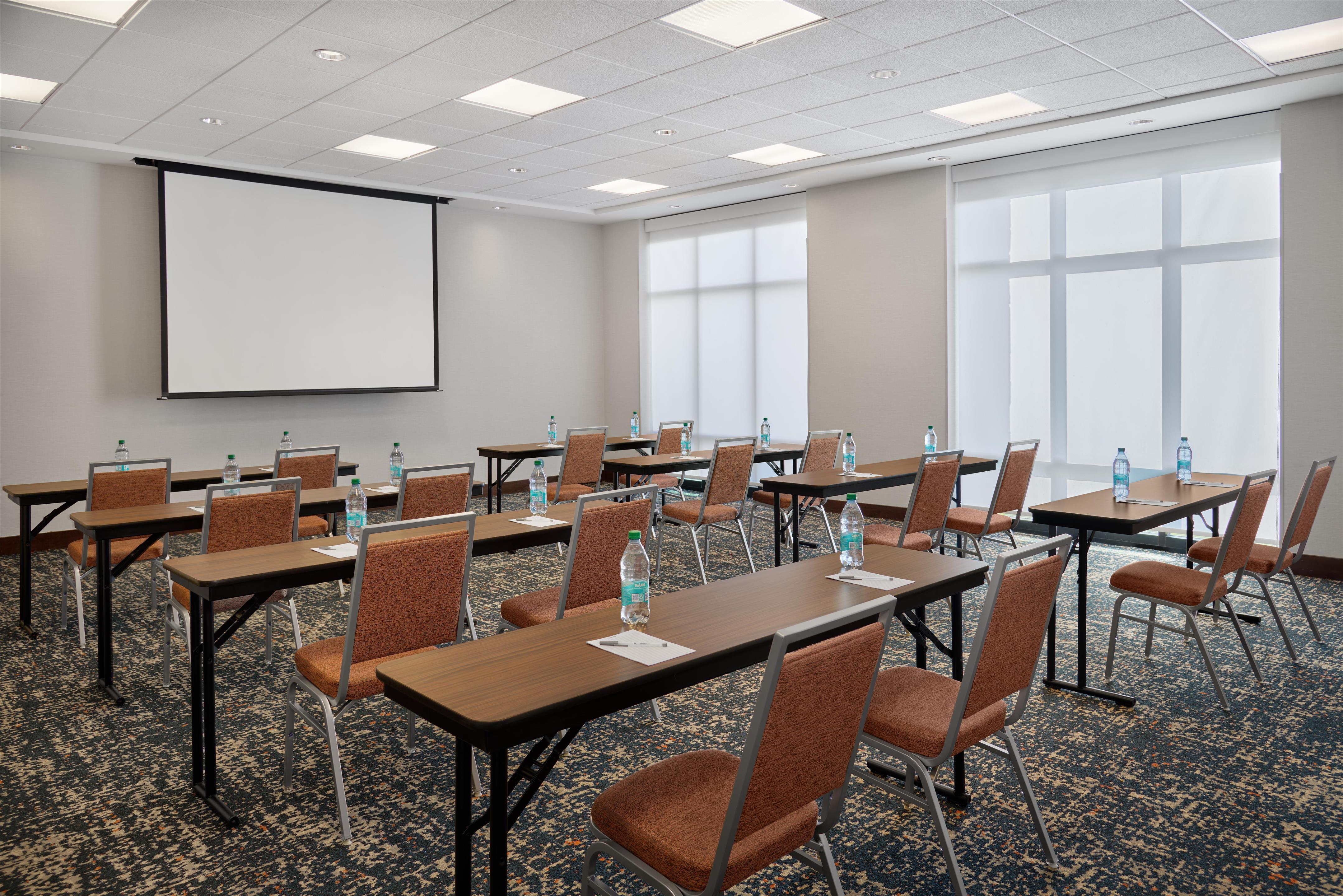 Meeting Room | Hampton Inn & Suites Detroit/Troy