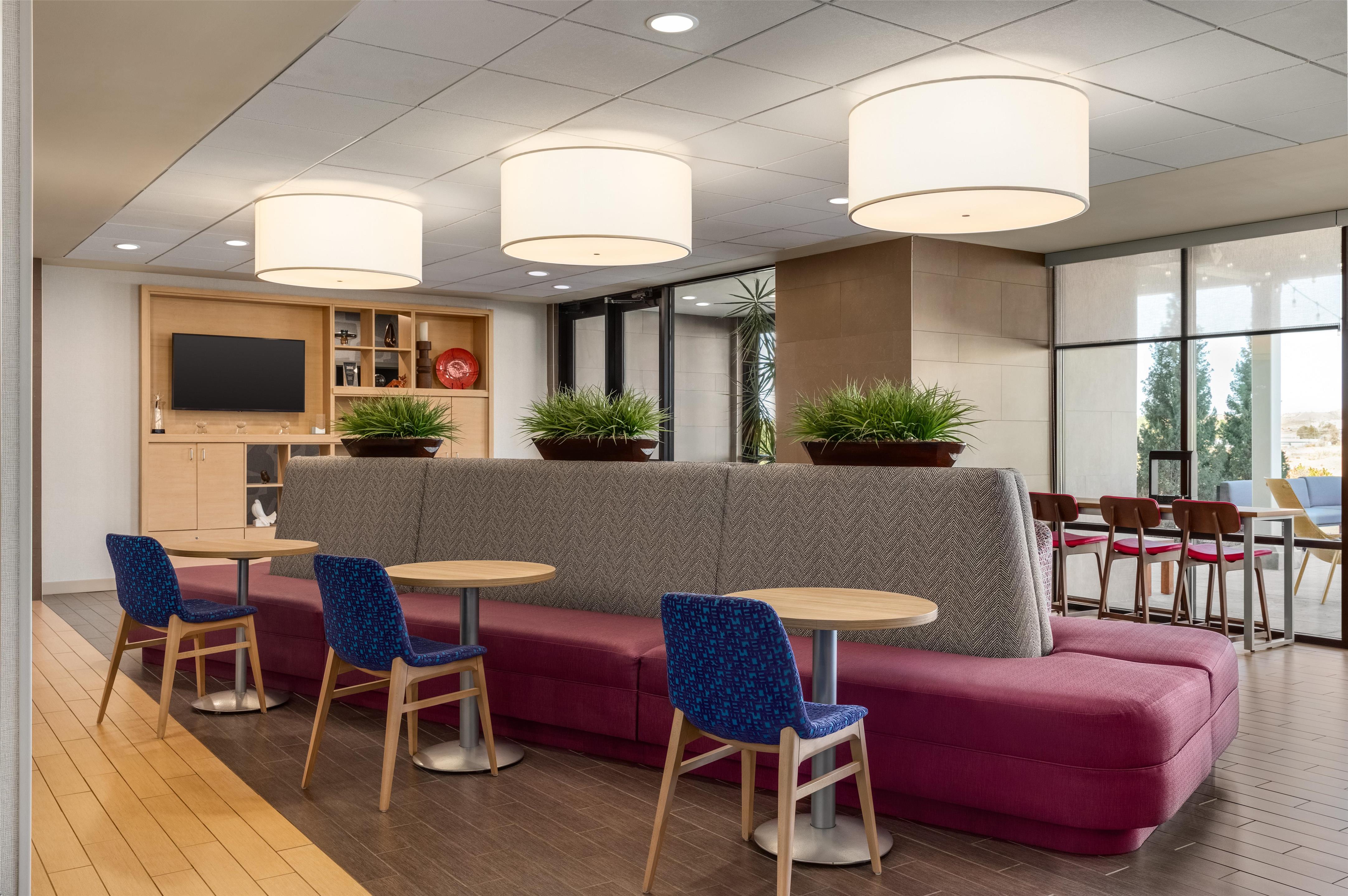 Lobby | Home2 Suites by Hilton Farmington/Bloomfield