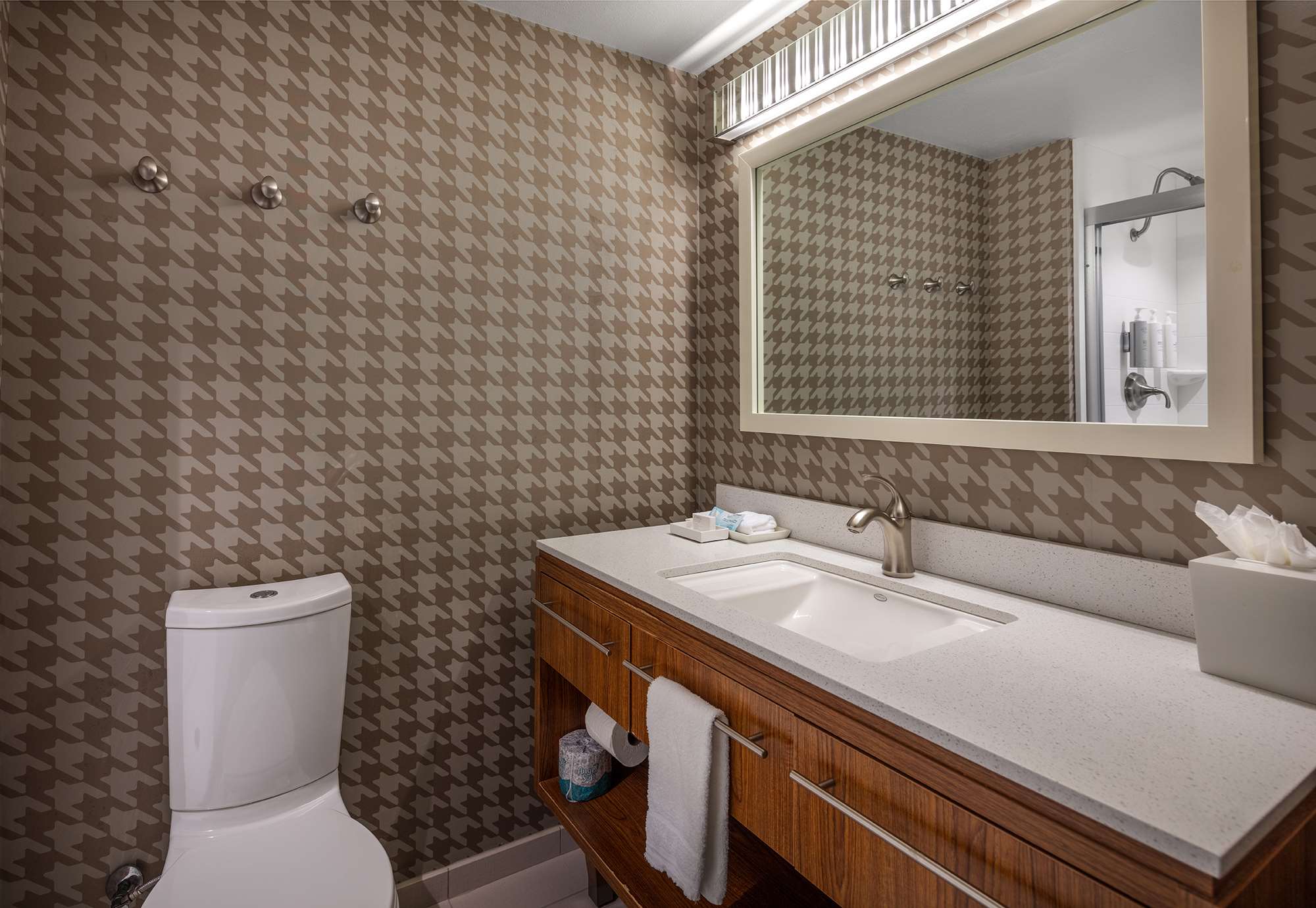 Guest room bath