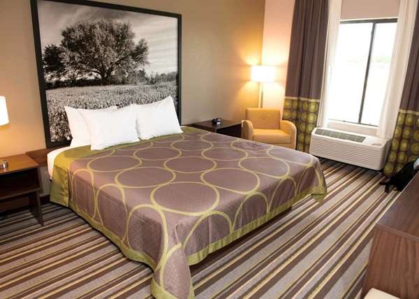  - Super 8 Hotel Stanton - I-20, Exit 156