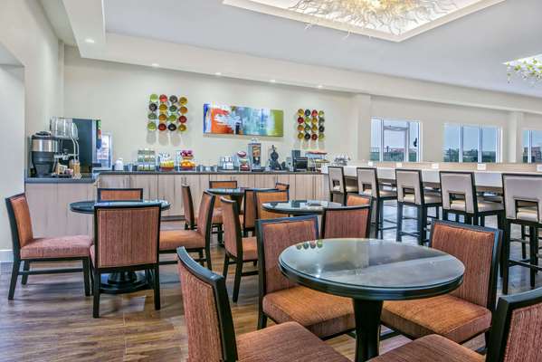 Restaurant - Hawthorn Suites by Wyndham McAllen