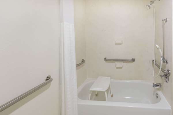  - Baymont Inn & Suites North Orangeburg - I-26, Exit 145