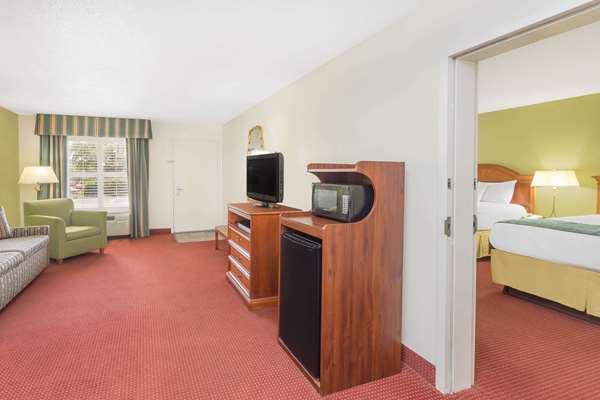 Suite - Baymont Inn & Suites North Orangeburg - I-26, Exit 145