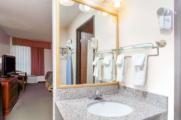  - Days Inn & Suites Mt Pleasant