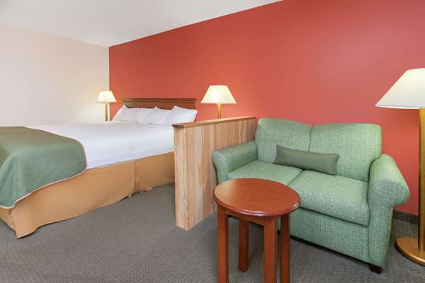 Suite - Days Inn & Suites Mt Pleasant