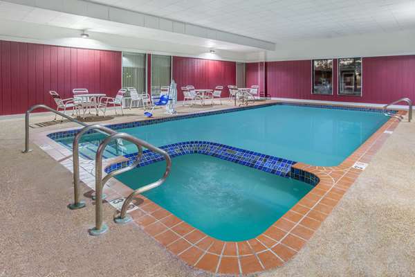 Pool - Days Inn & Suites Mt Pleasant