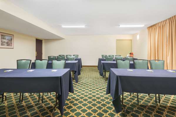  - Days Inn Indianapolis - I-69, Exit 201