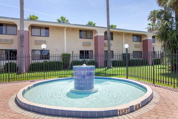 Pool - Ramada Hotel Davenport - I-4, Exit 55