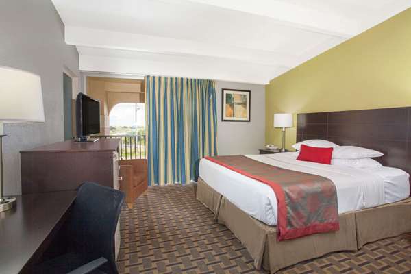  - Ramada Hotel Davenport - I-4, Exit 55