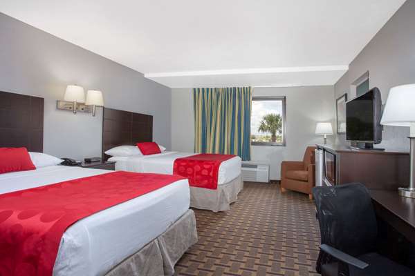  - Ramada Hotel Davenport - I-4, Exit 55