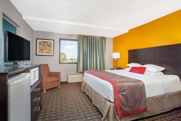  - Ramada Hotel Davenport - I-4, Exit 55