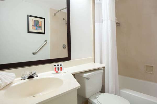  - Ramada Hotel Davenport - I-4, Exit 55