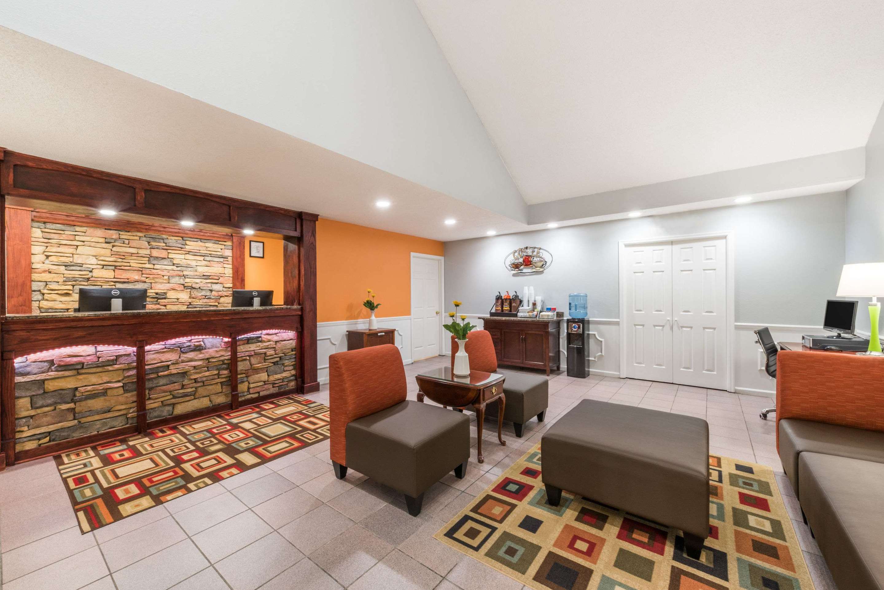 Lobby | Super 8 by Wyndham Alexander City