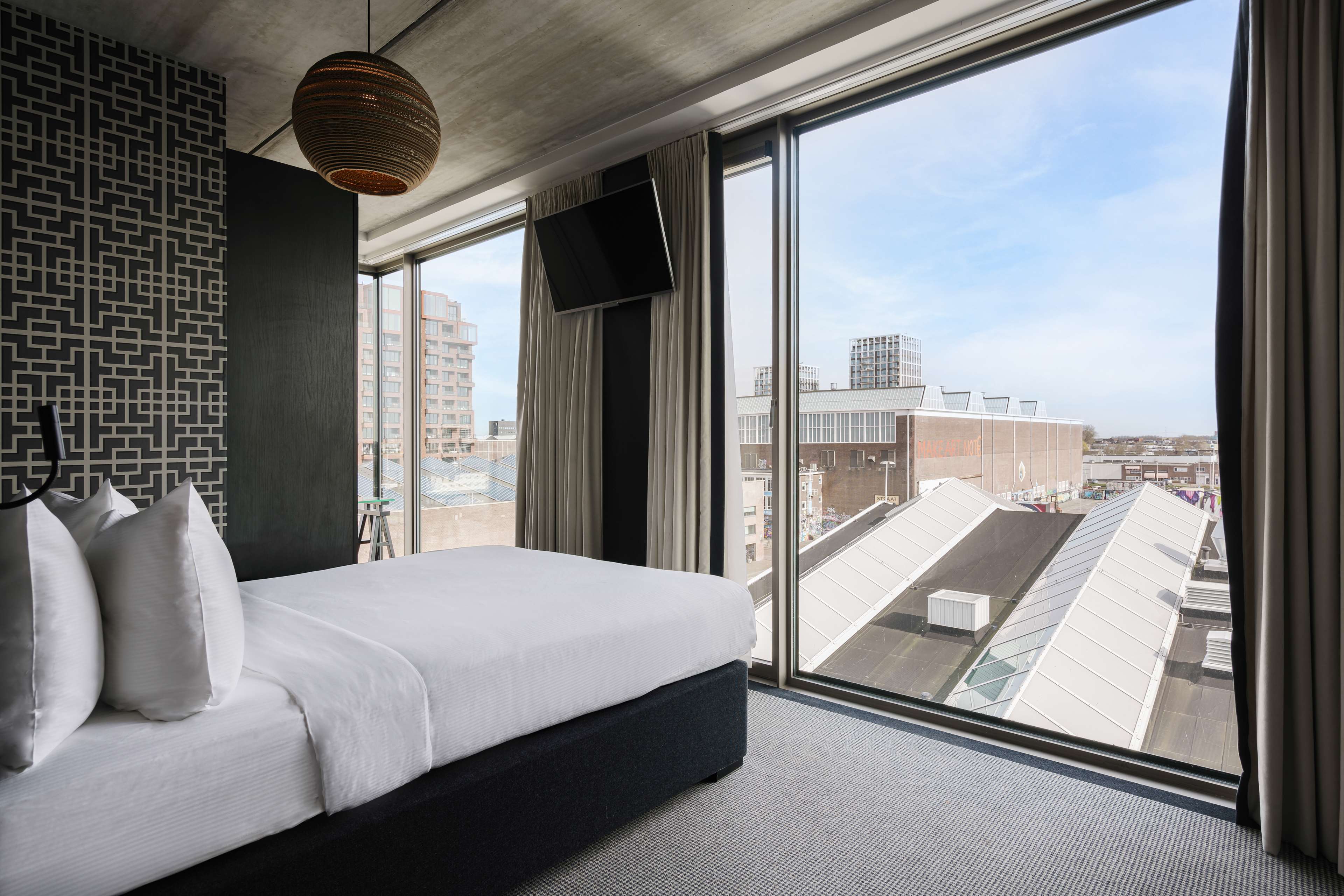 DoubleTree by Hilton Hotel Amsterdam - NDSM Wharf Room Type - QUEEN GUEST ROOM