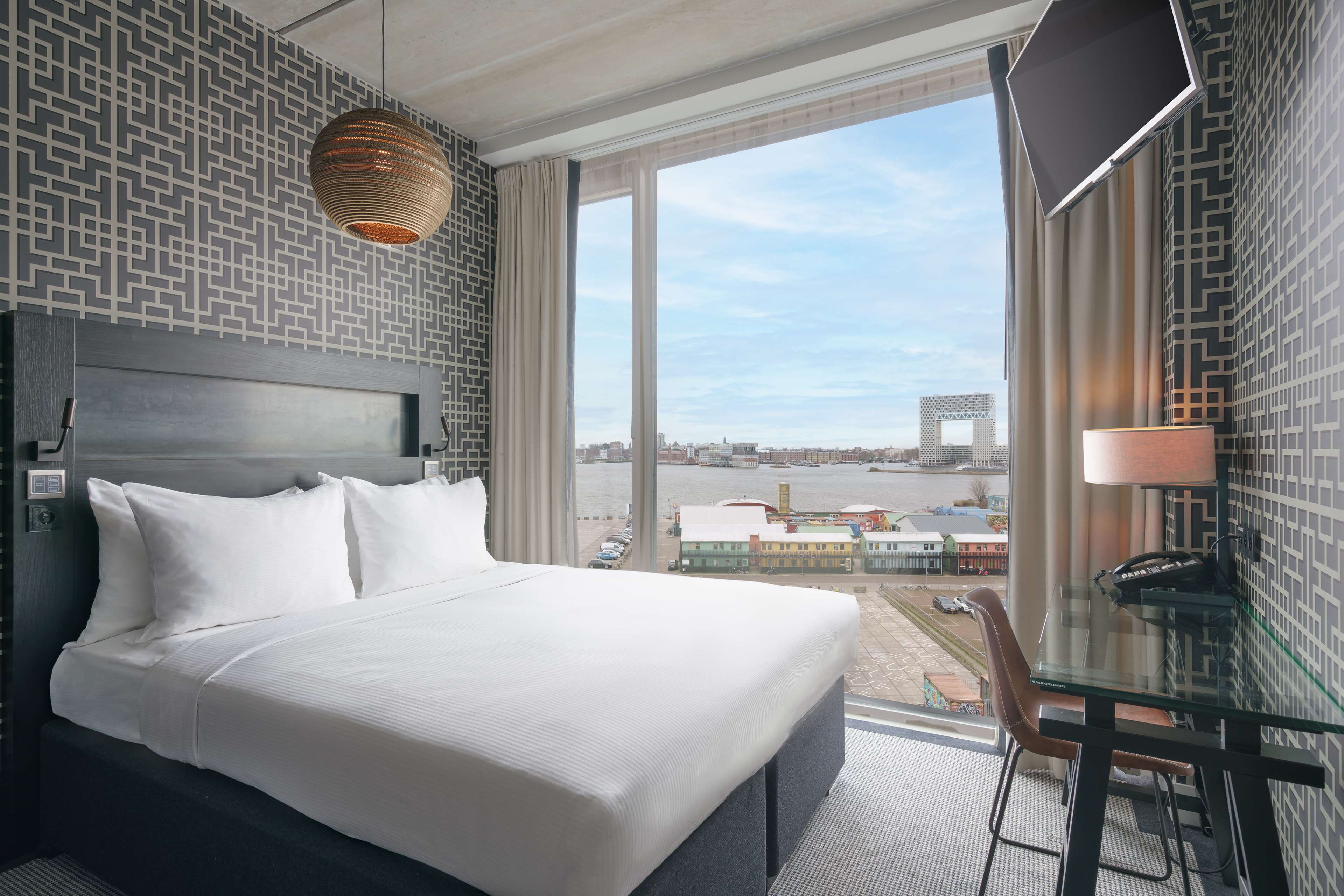DoubleTree by Hilton Hotel Amsterdam - NDSM Wharf Room Type - DOUBLE GUEST RM WATER VIEW