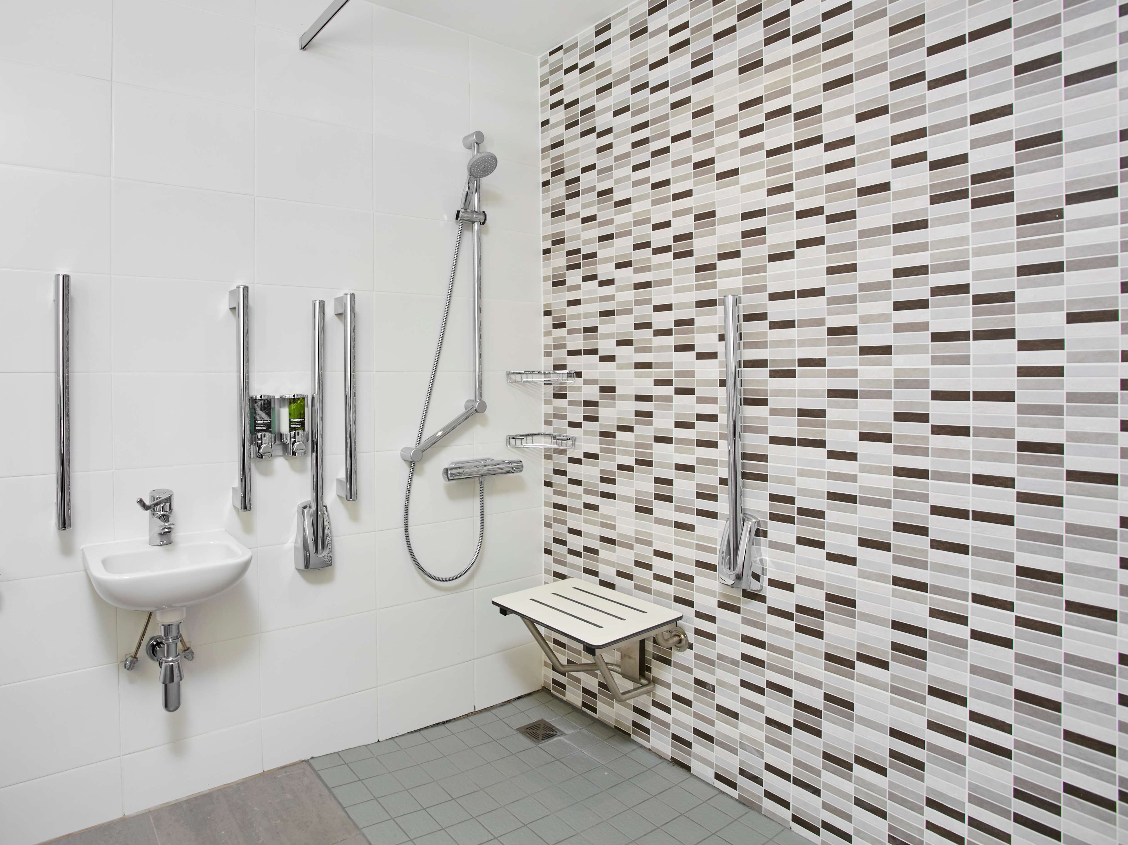 Hampton By Hilton Bristol City Center Room Type - QUEEN ACCESSIBLE ROOM NS