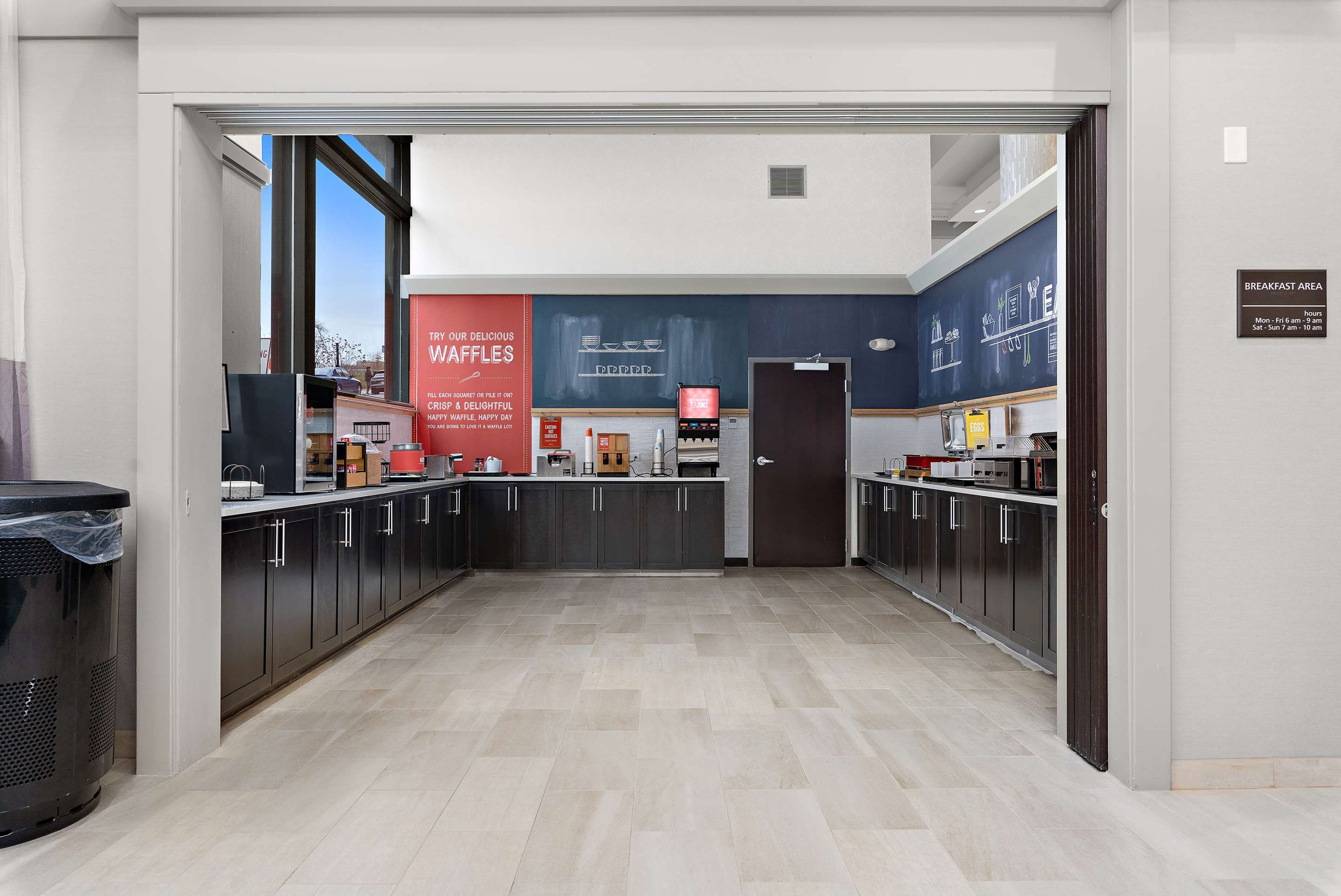 Breakfast Area | Hampton Inn Kansas City/Downtown Financial District