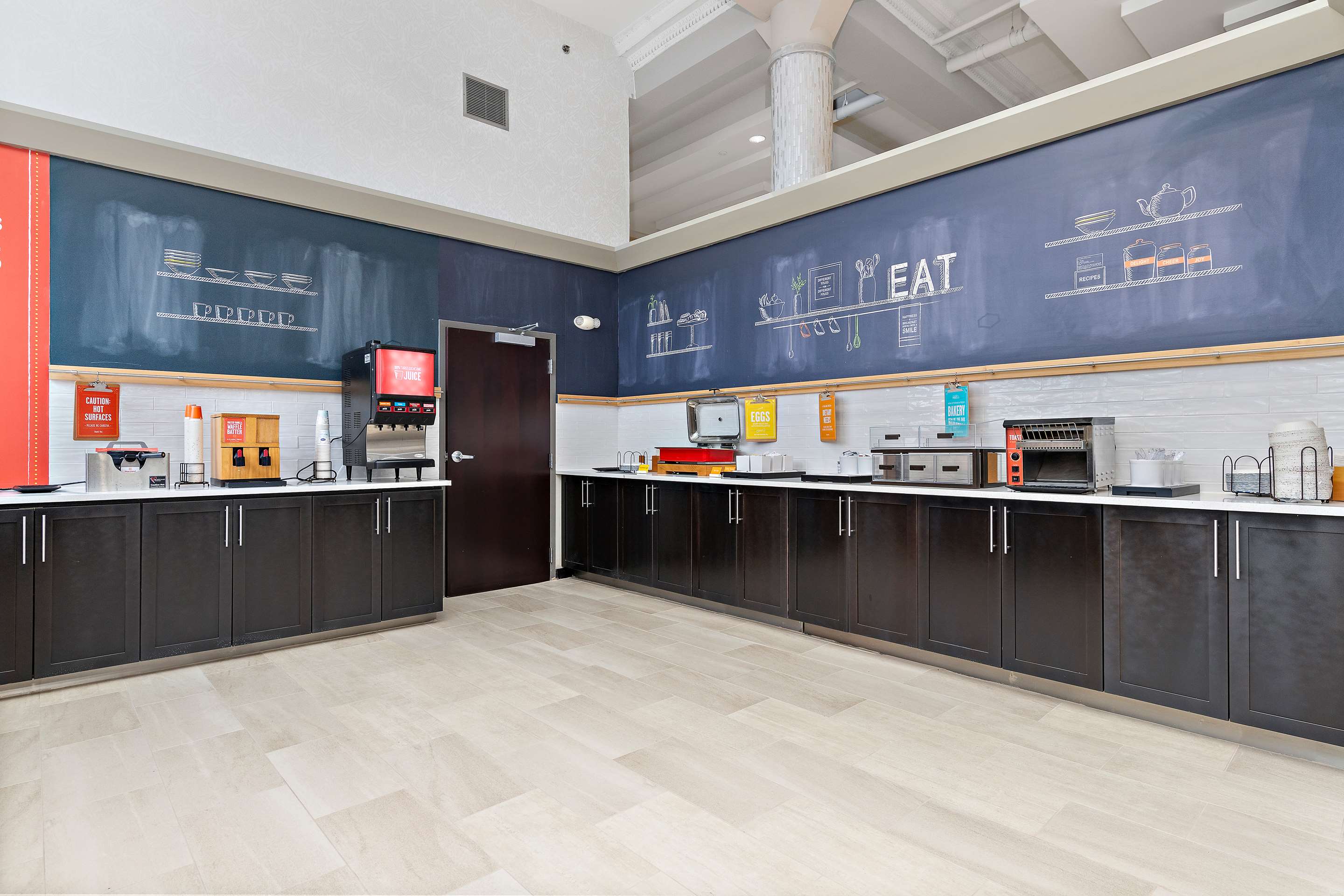 Breakfast Area | Hampton Inn Kansas City/Downtown Financial District