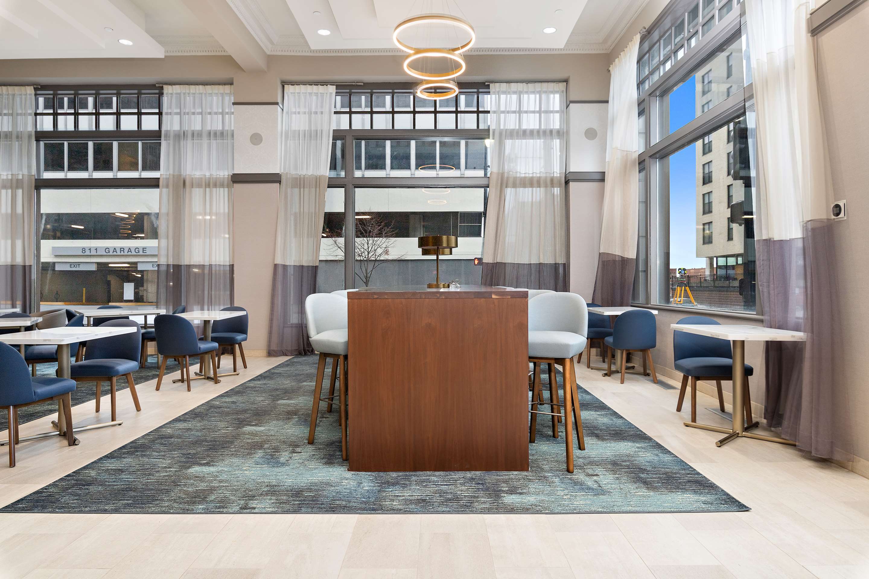 Breakfast Area | Hampton Inn Kansas City/Downtown Financial District