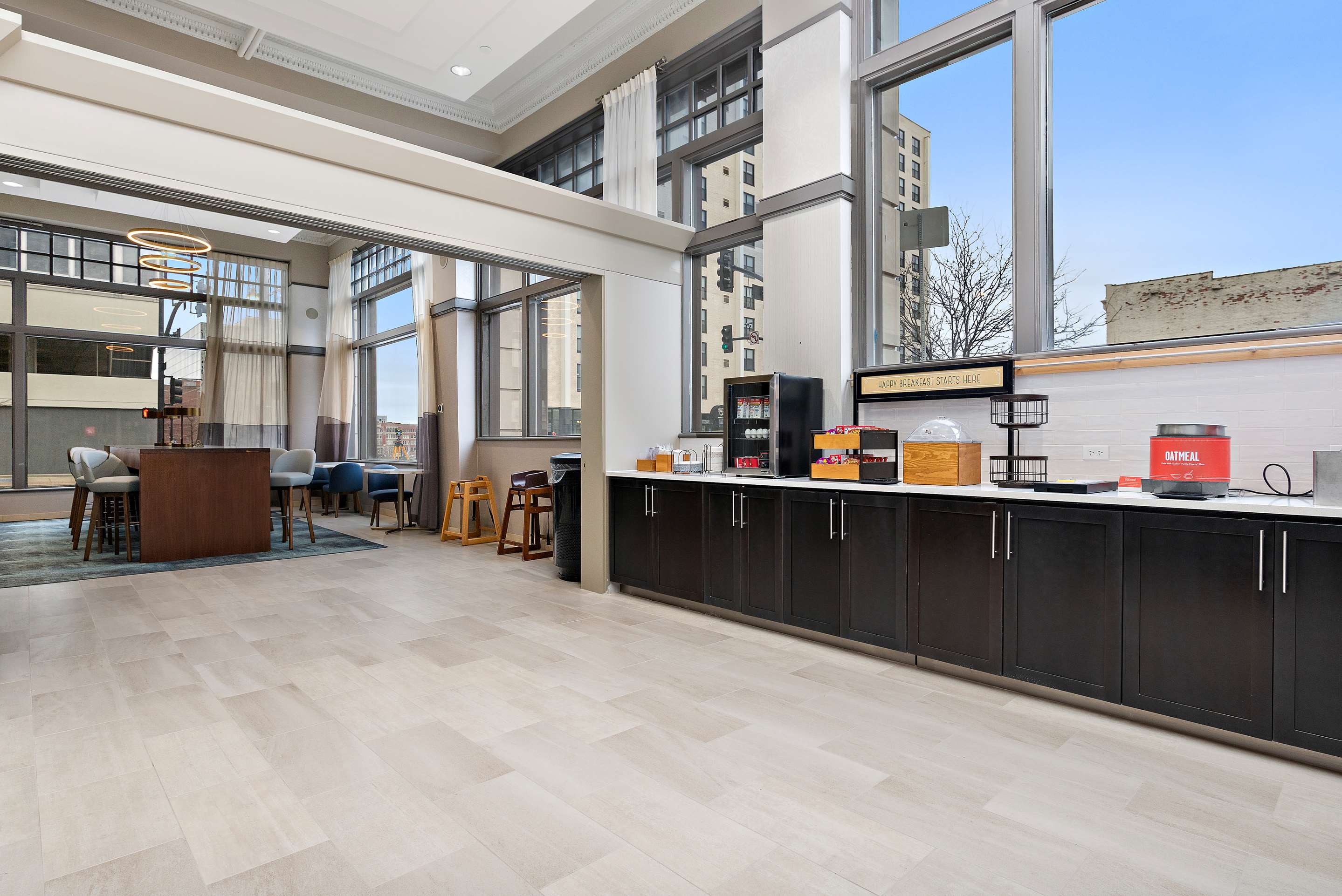 Breakfast Area | Hampton Inn Kansas City/Downtown Financial District