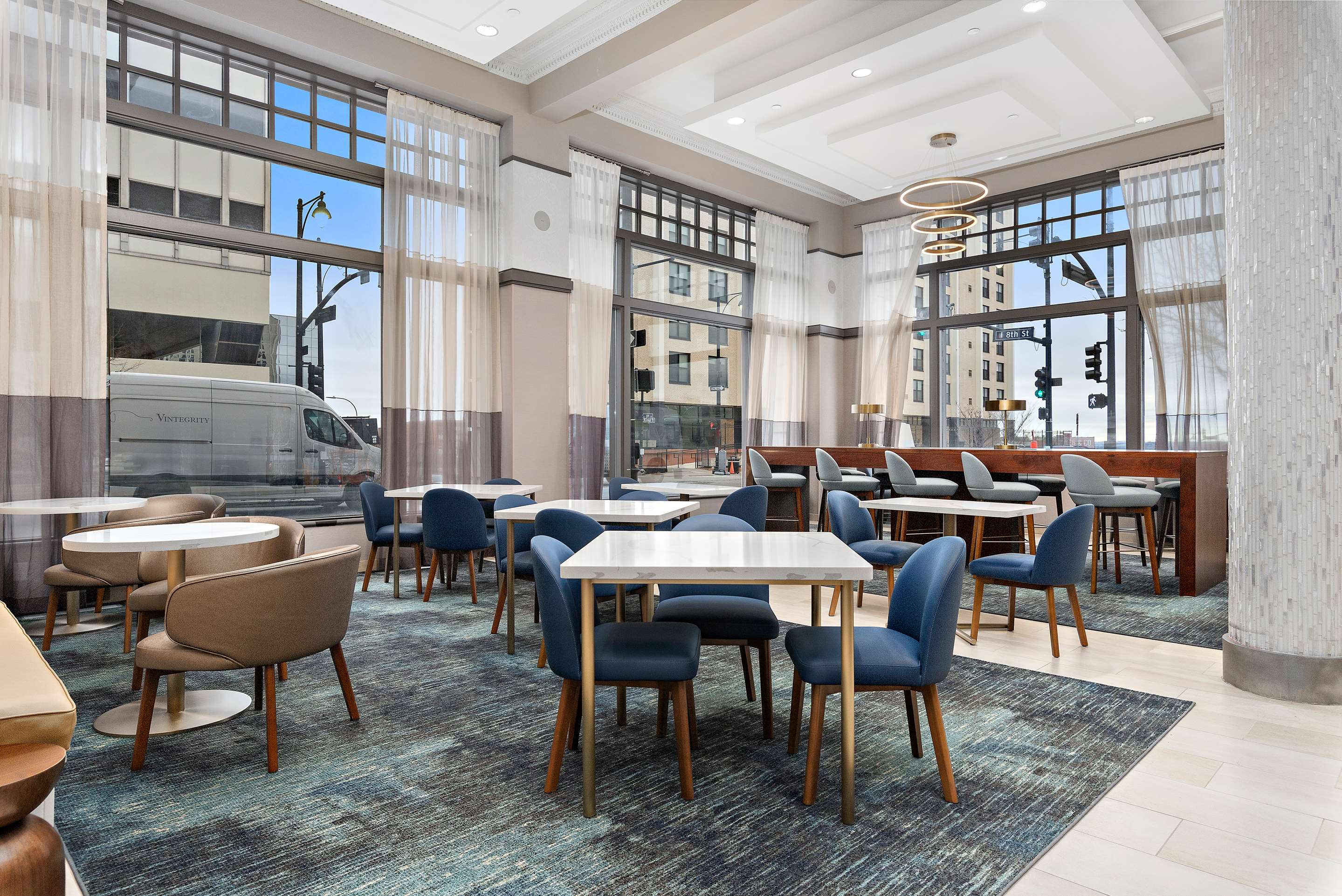 Breakfast Area | Hampton Inn Kansas City/Downtown Financial District
