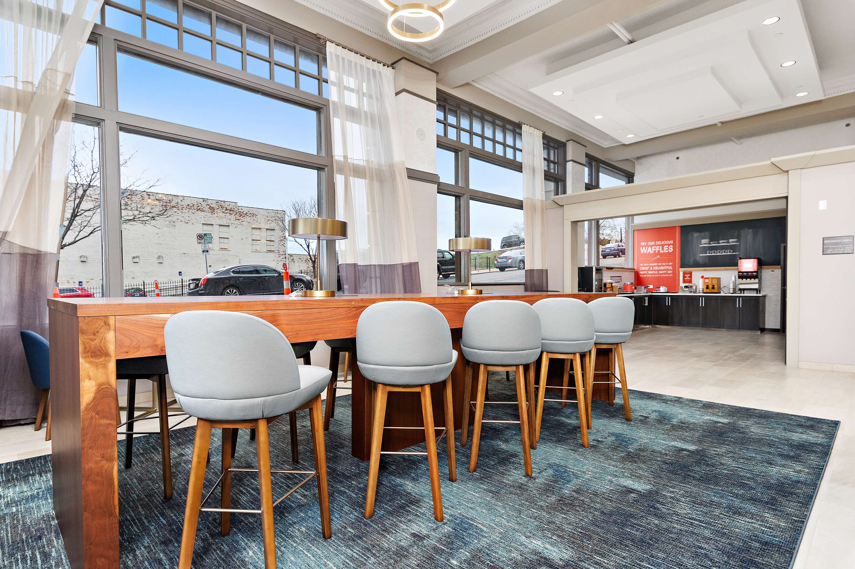 Breakfast Area | Hampton Inn Kansas City/Downtown Financial District