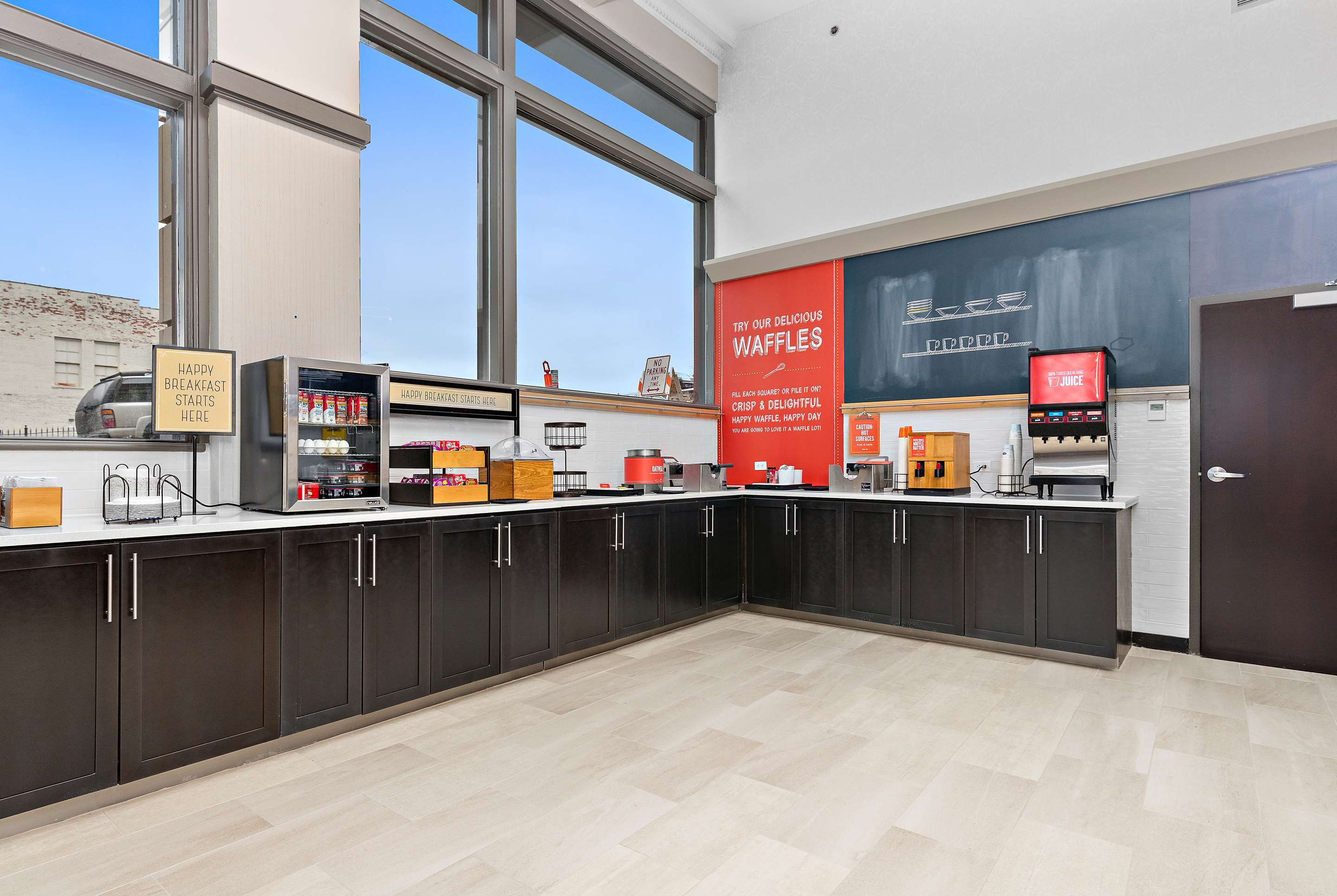 Breakfast Area | Hampton Inn Kansas City/Downtown Financial District