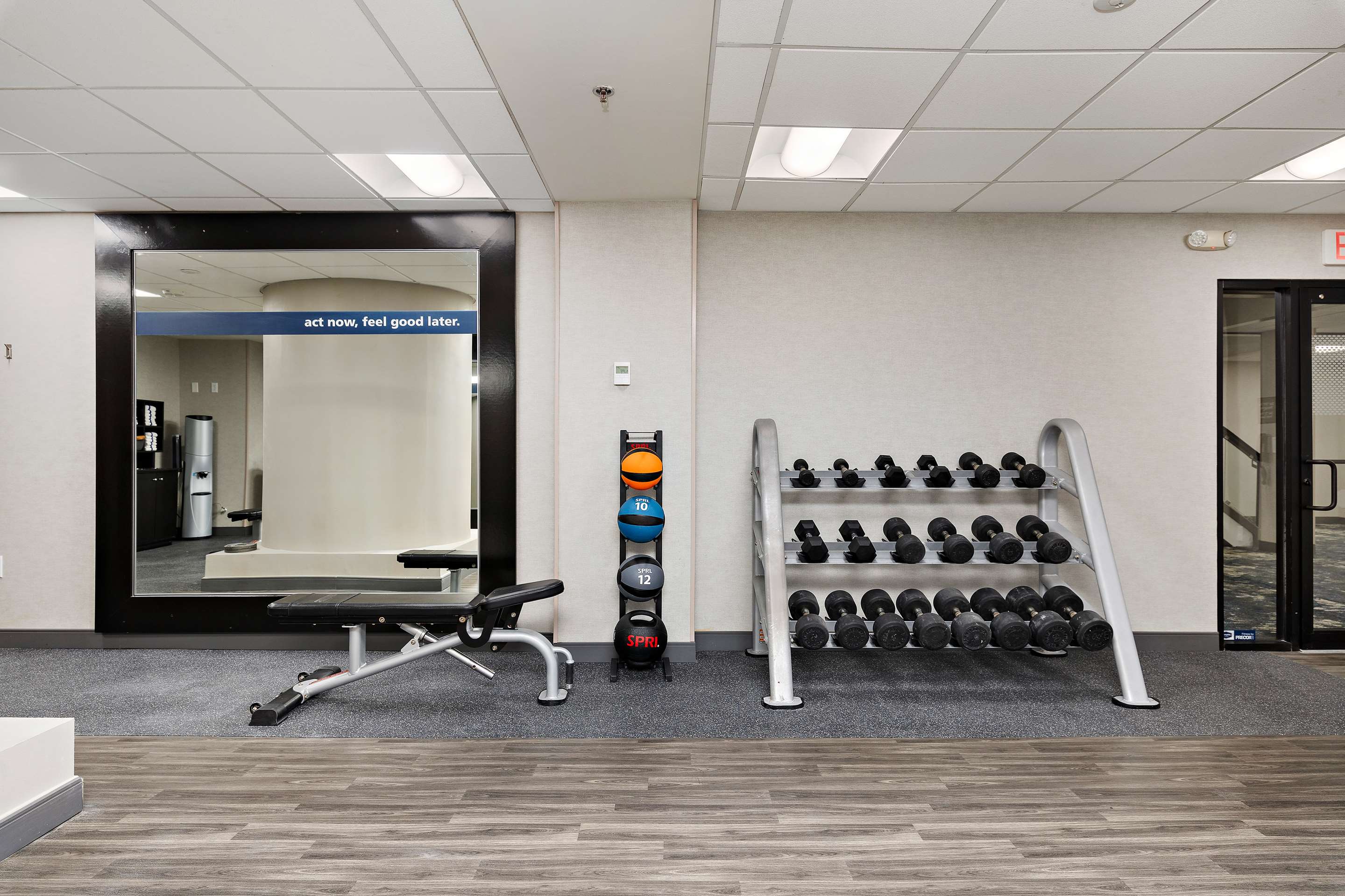 Health club fitness center gym | Hampton Inn Kansas City/Downtown Financial District