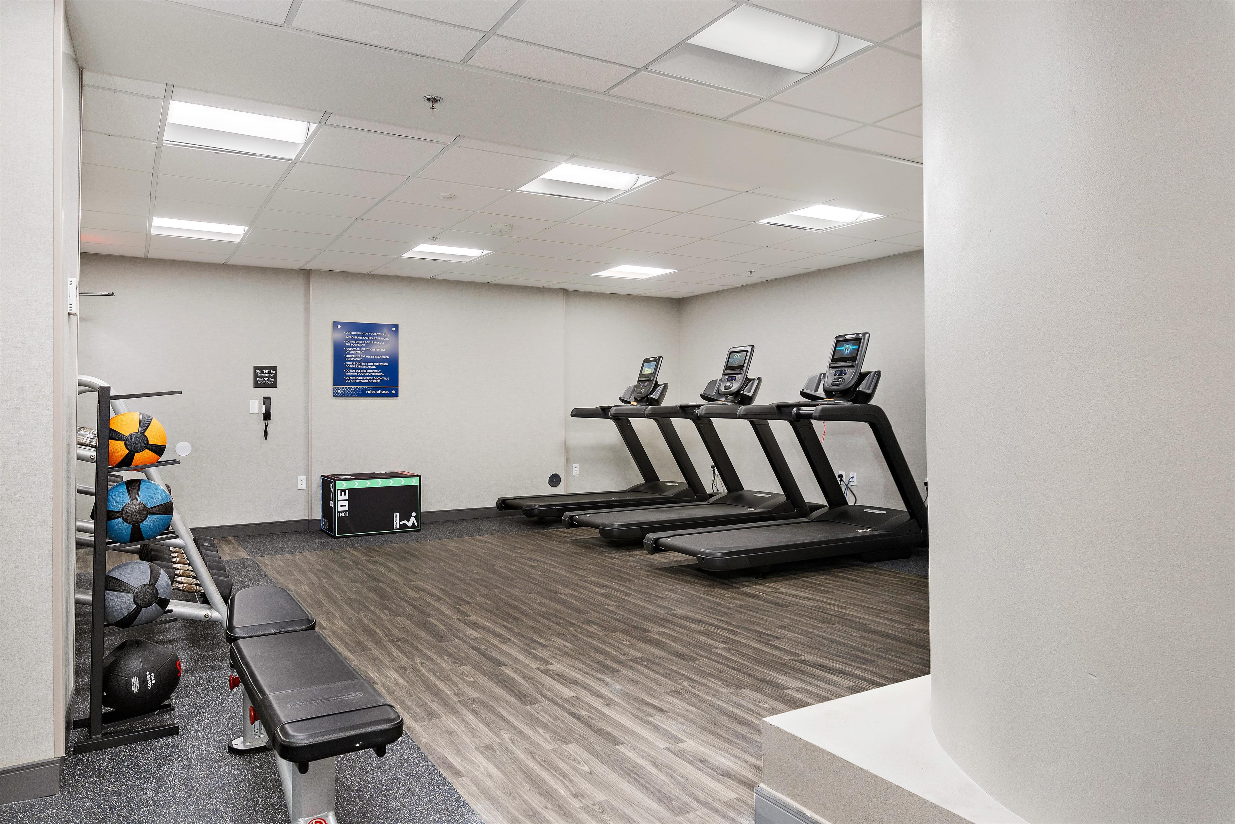 Health club fitness center gym | Hampton Inn Kansas City/Downtown Financial District