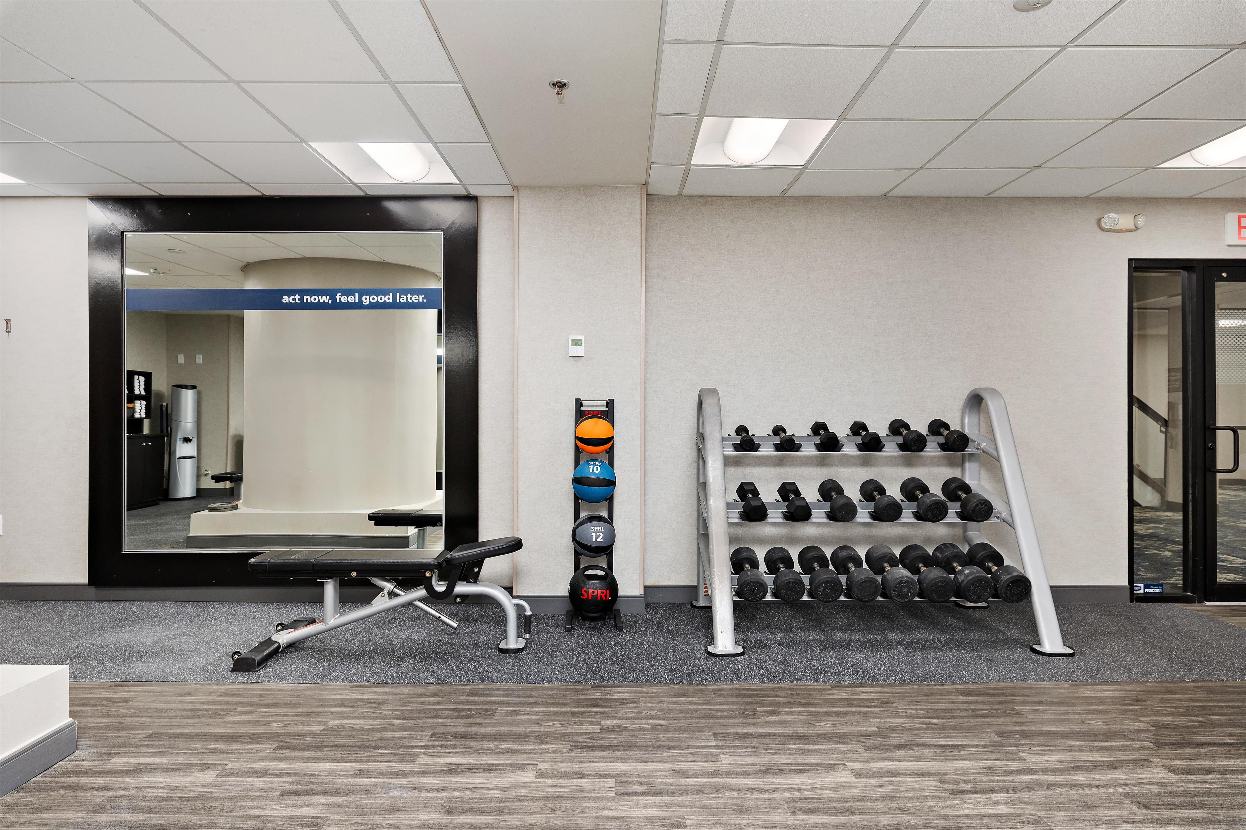 Health club fitness center gym | Hampton Inn Kansas City/Downtown Financial District