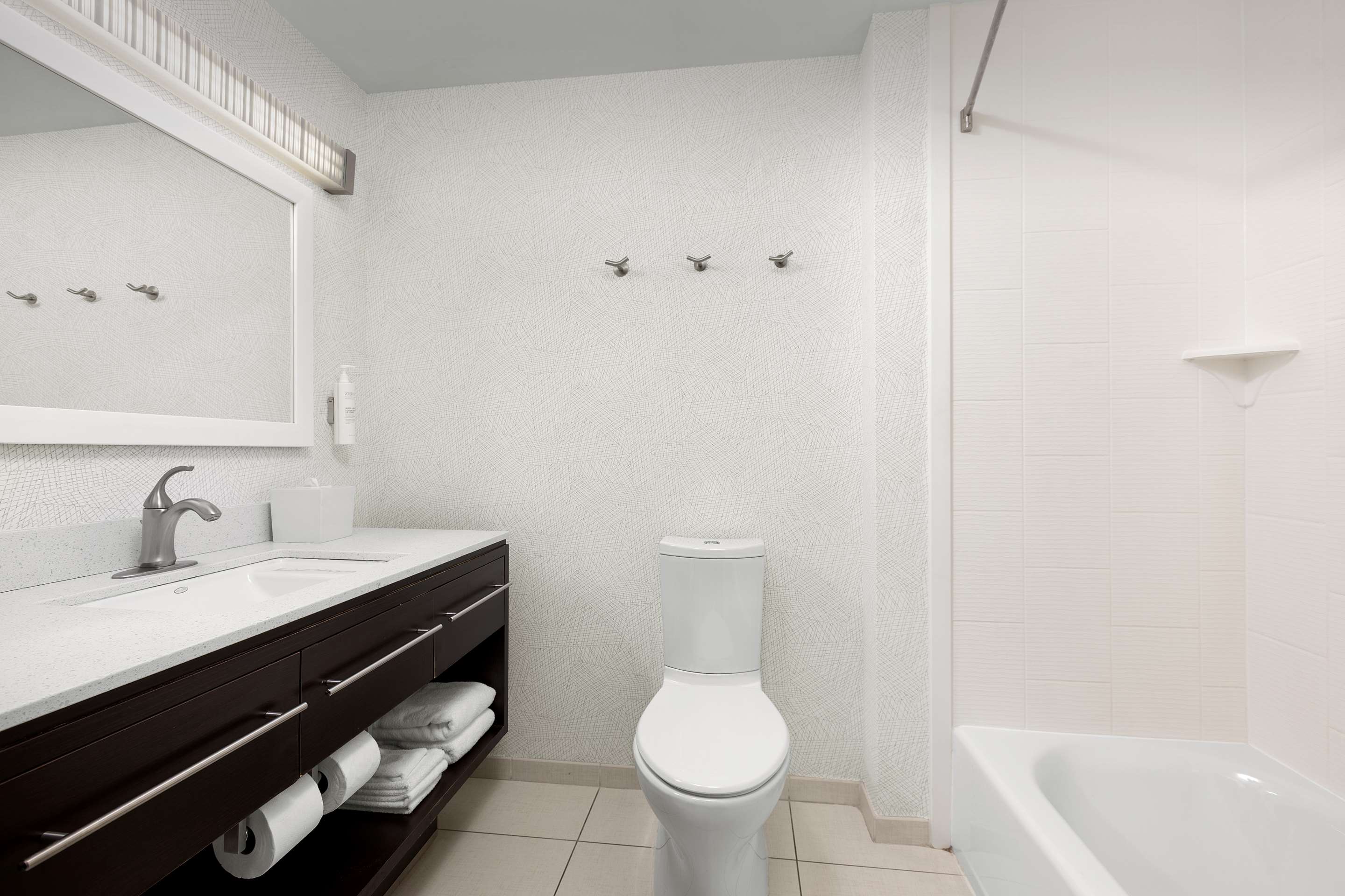 Guest room bath
