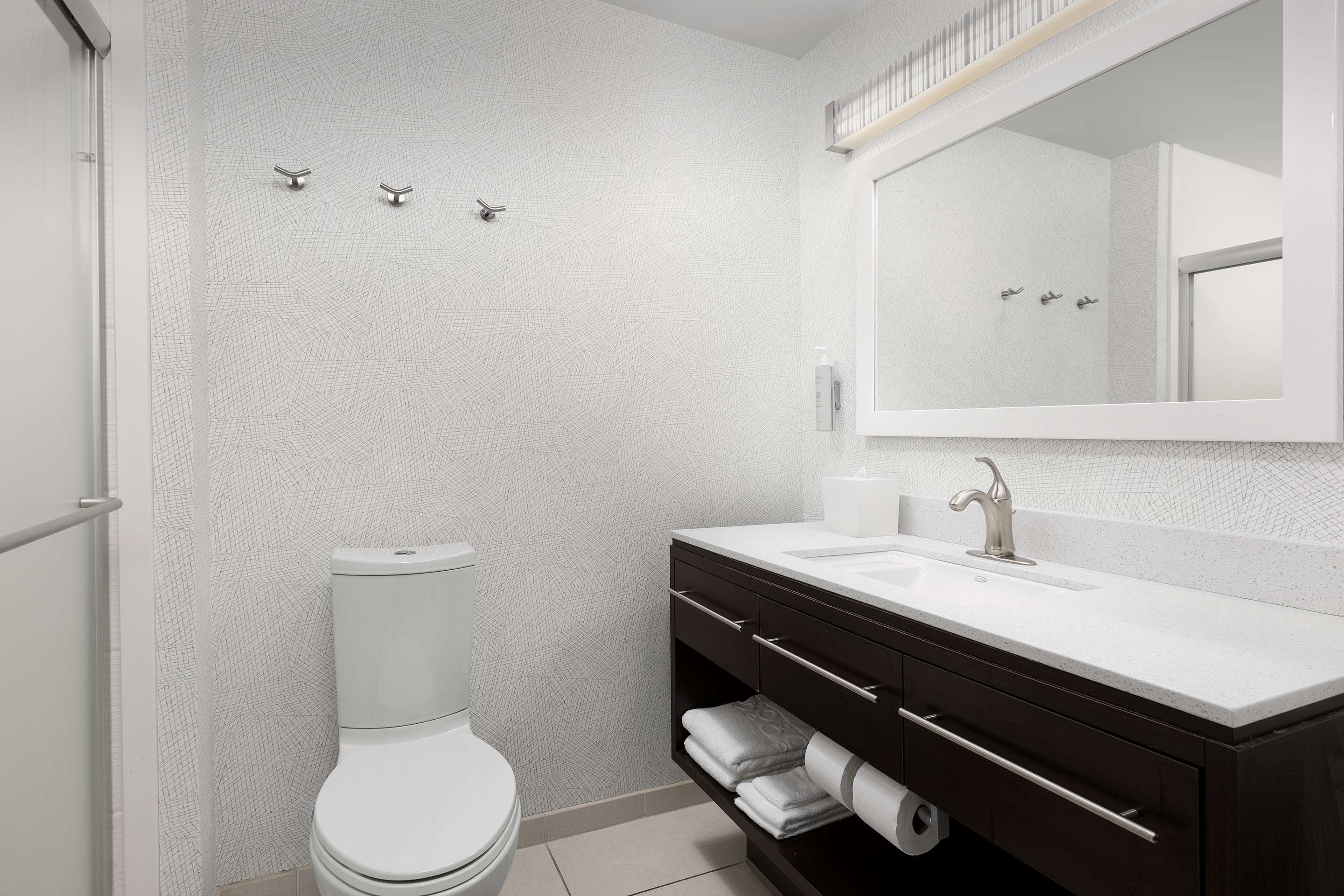 Guest room bath