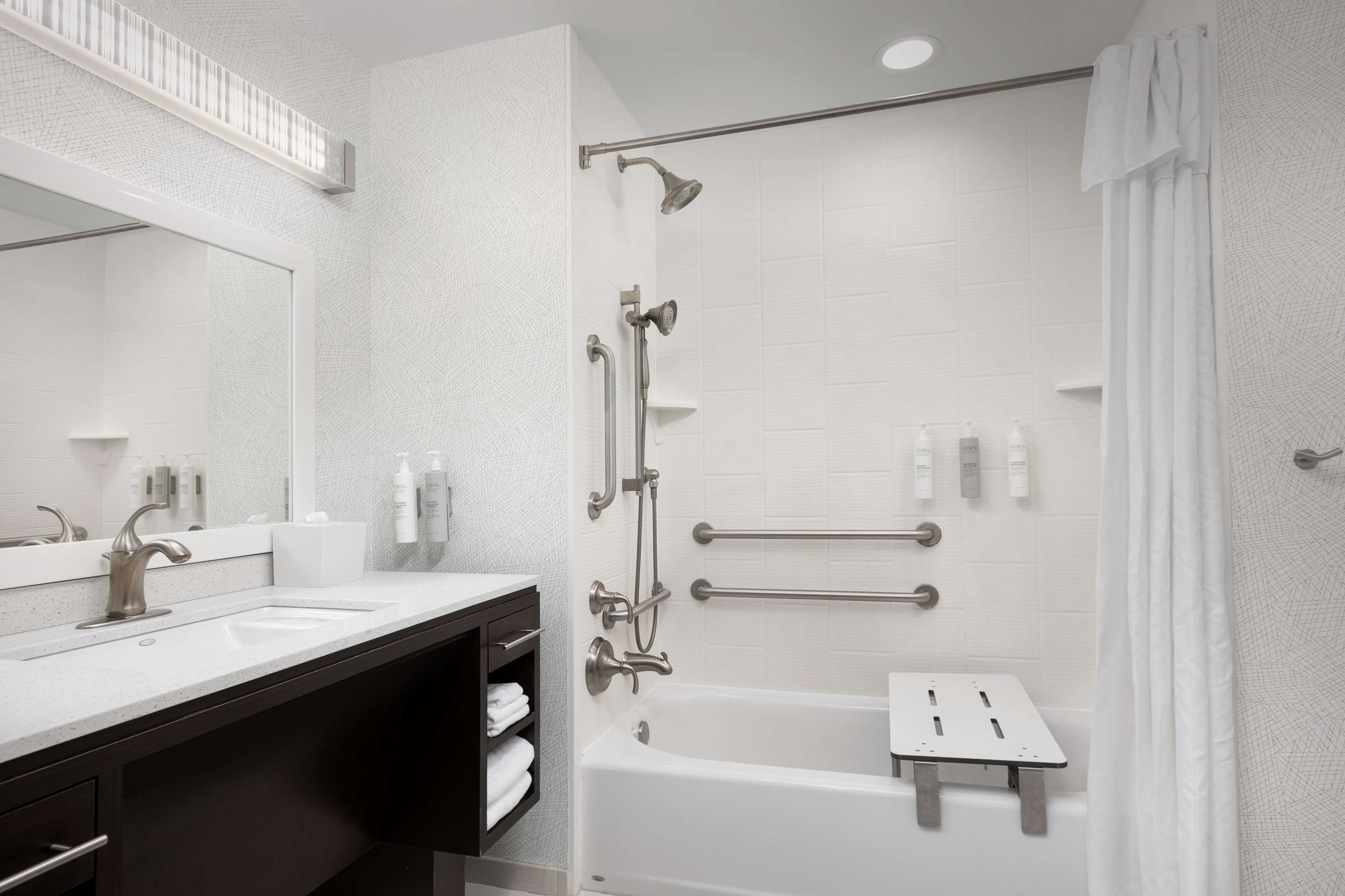 Guest room bath