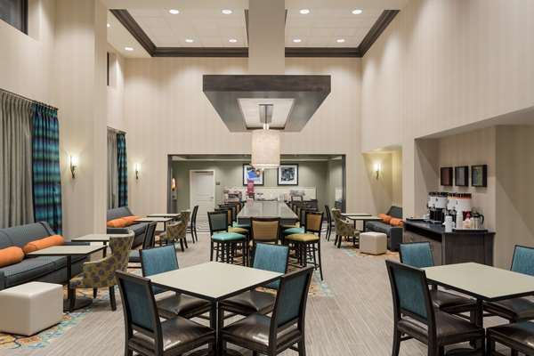 Restaurant - Hampton Inn & Suites West Des Moines - I-35, Exit 70