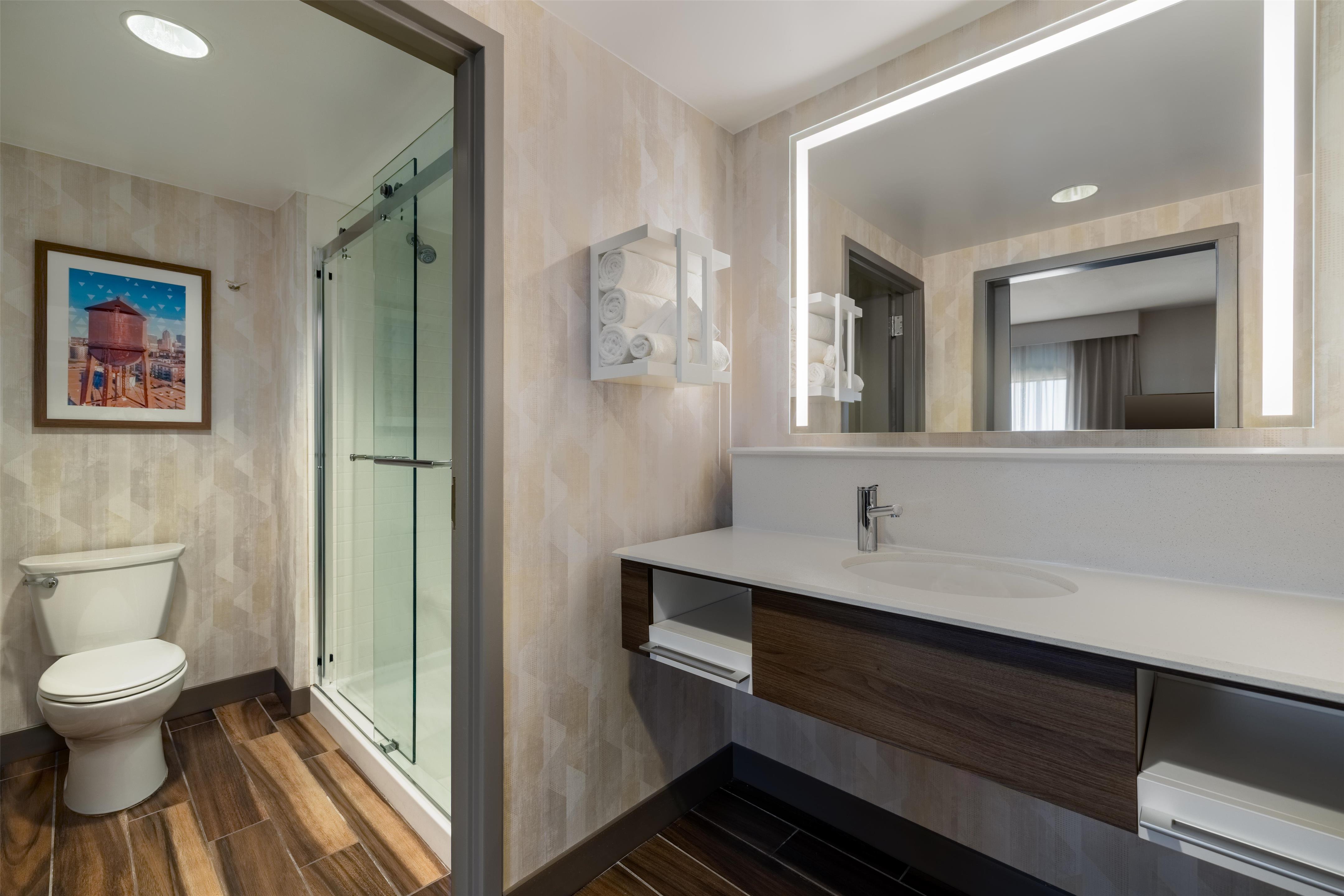 Guest room bath