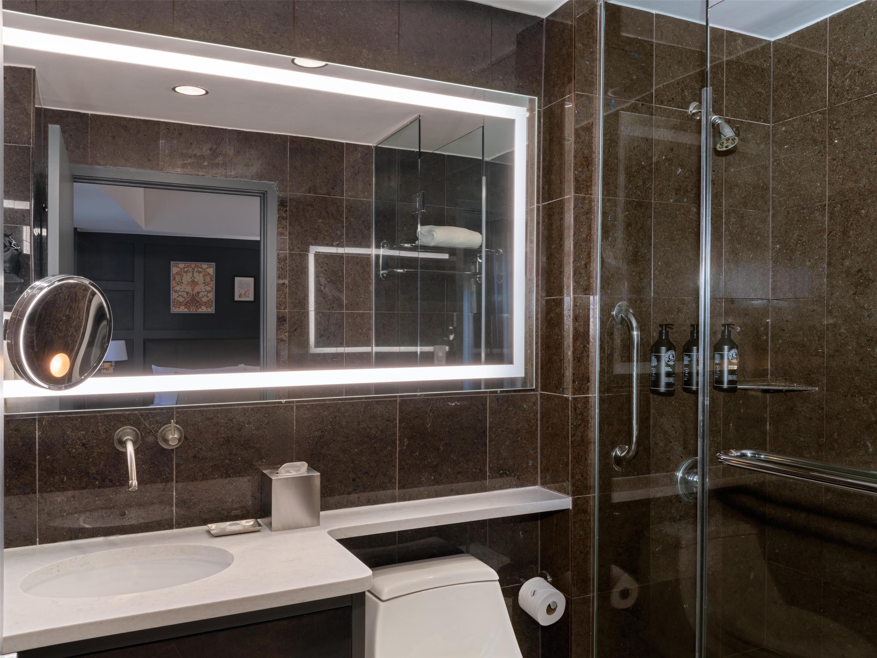 Guest room bath