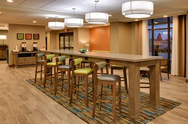 Restaurant - Hampton Inn Snyder