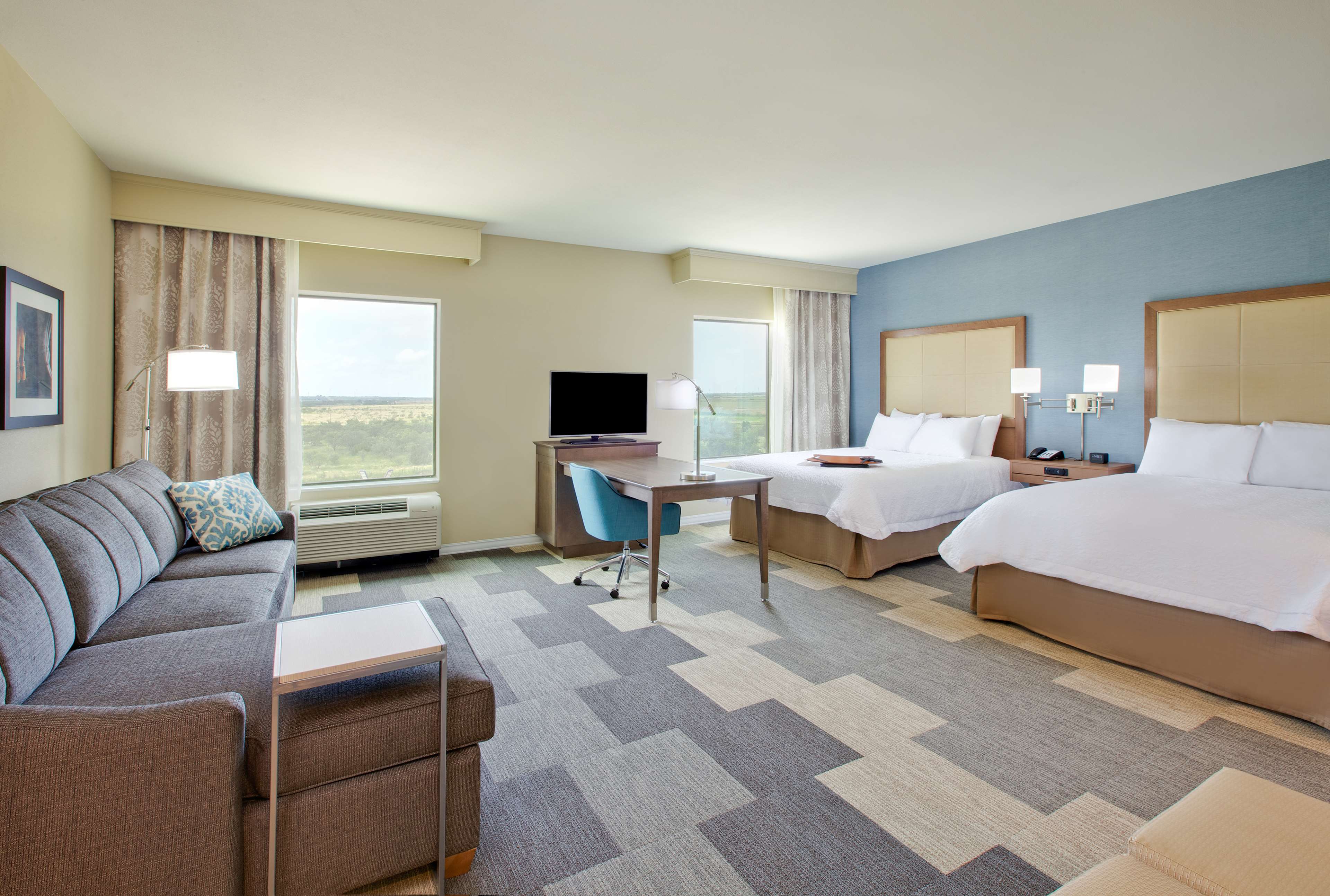 Hampton Inn by Hilton Snyder TX Room Type - 2QN STDO MIC FRIDG WTBR NS