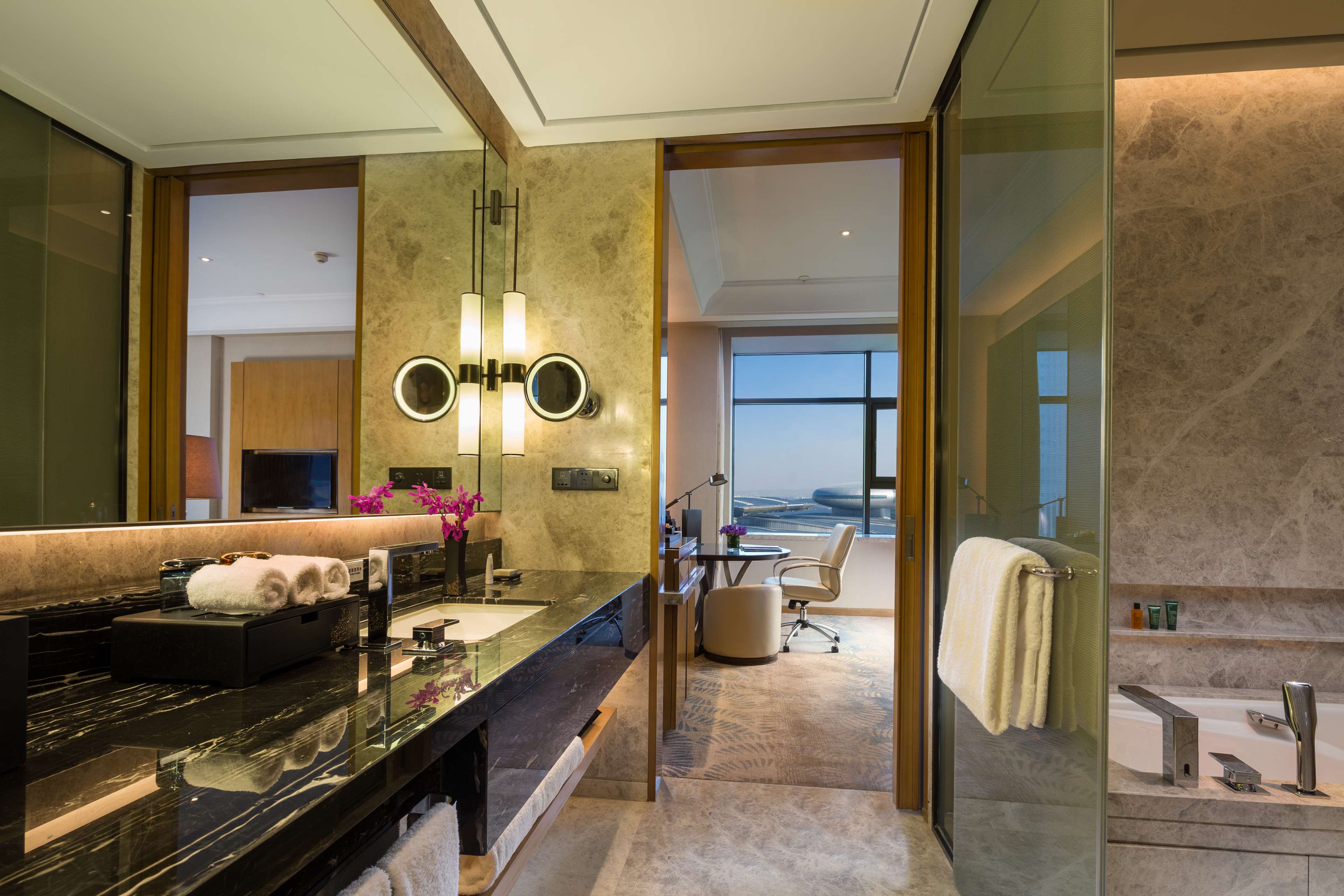 Hilton Urumqi Room Type - KING DELUXE GUEST ROOM