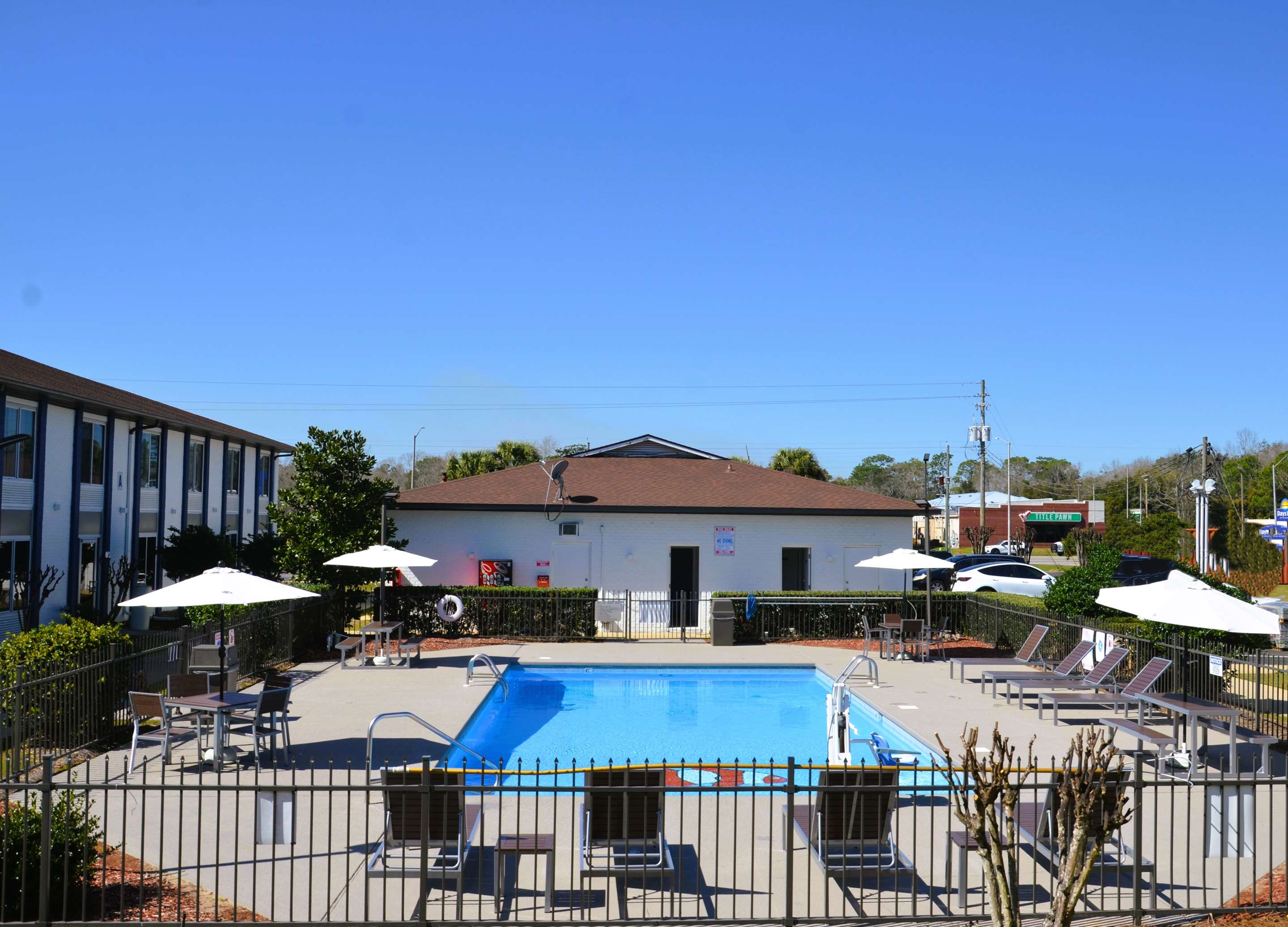 Pool | Americas Best Value Inn & Suites Foley Gulf Shores