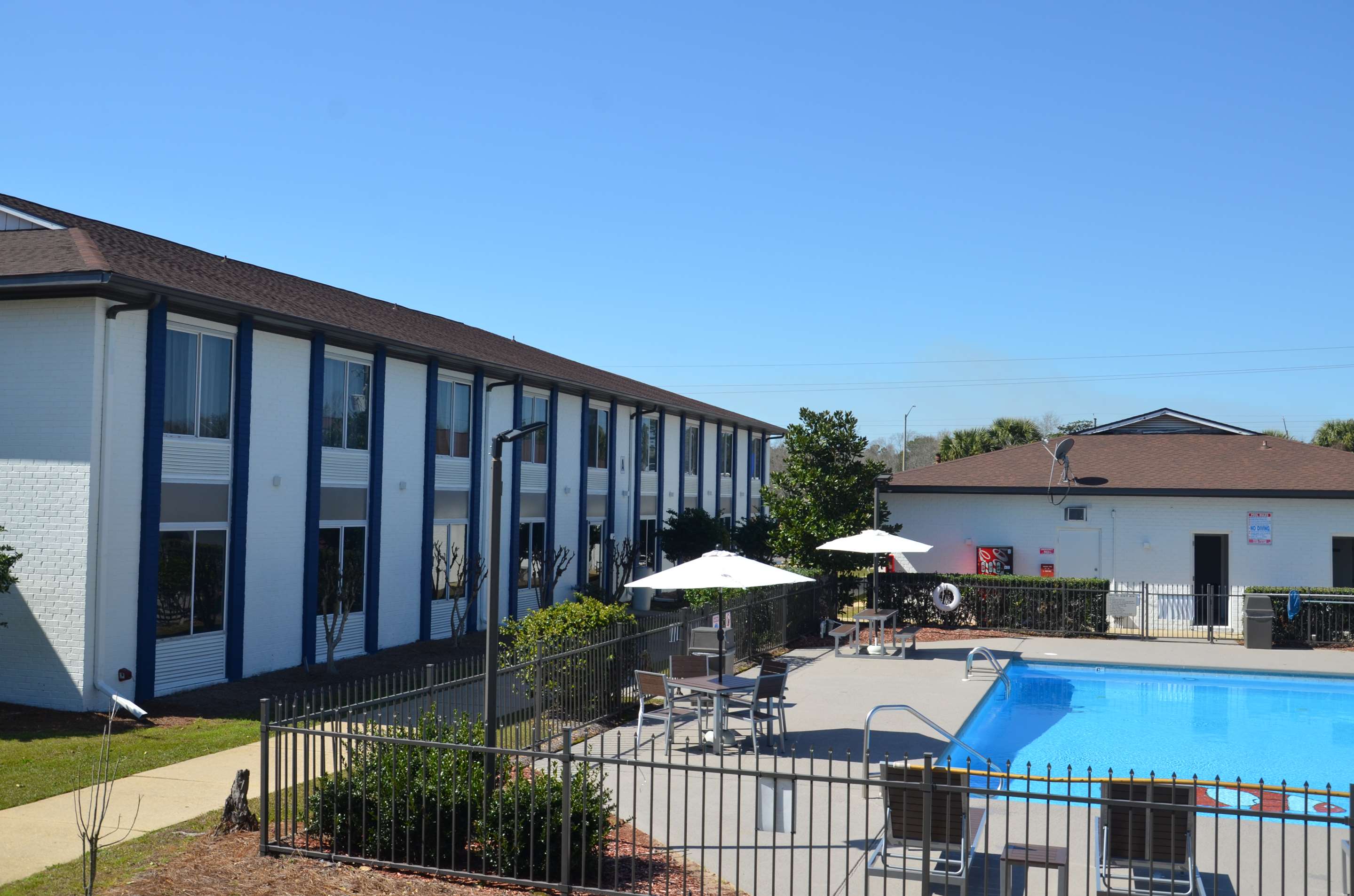 Pool | Americas Best Value Inn & Suites Foley Gulf Shores