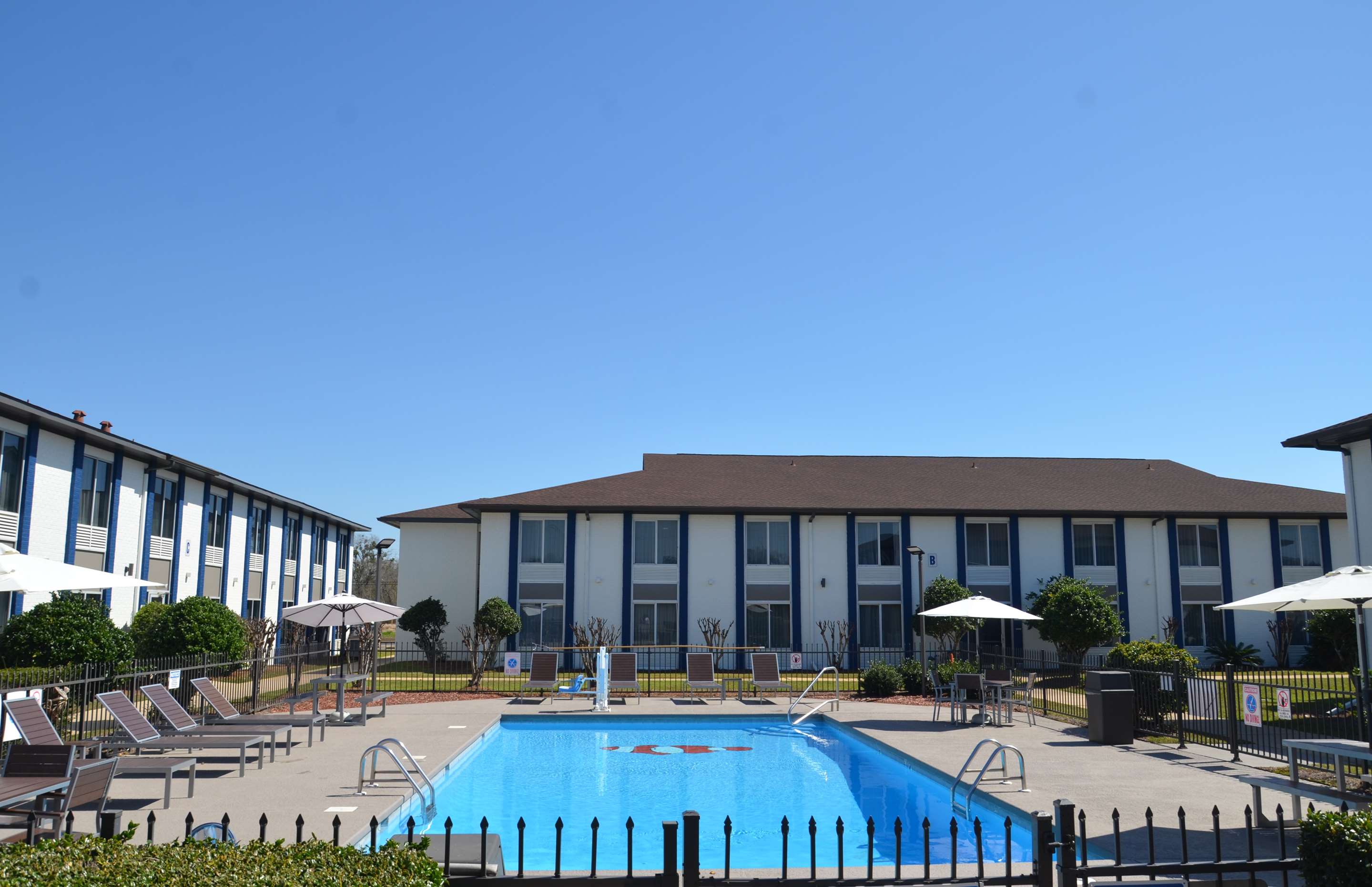 Pool | Americas Best Value Inn & Suites Foley Gulf Shores