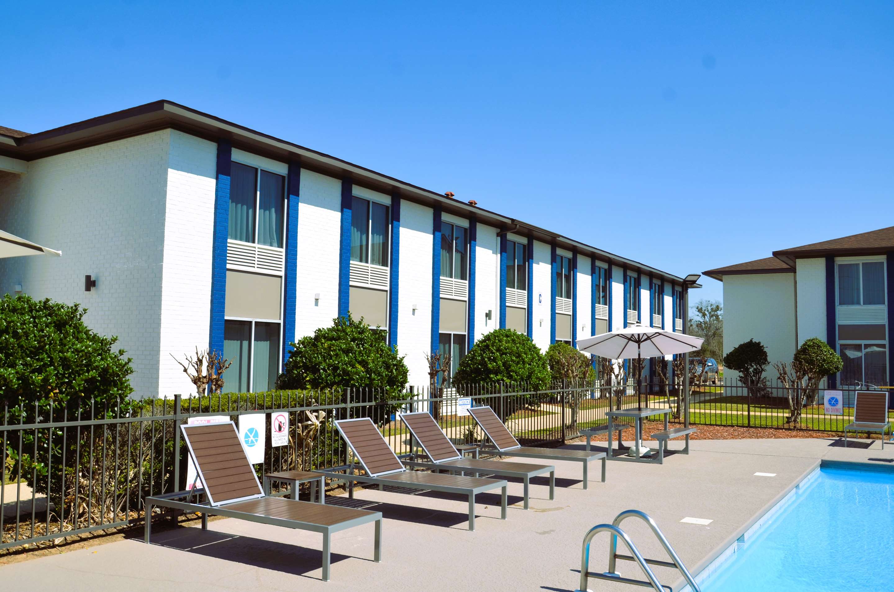 Pool | Americas Best Value Inn & Suites Foley Gulf Shores