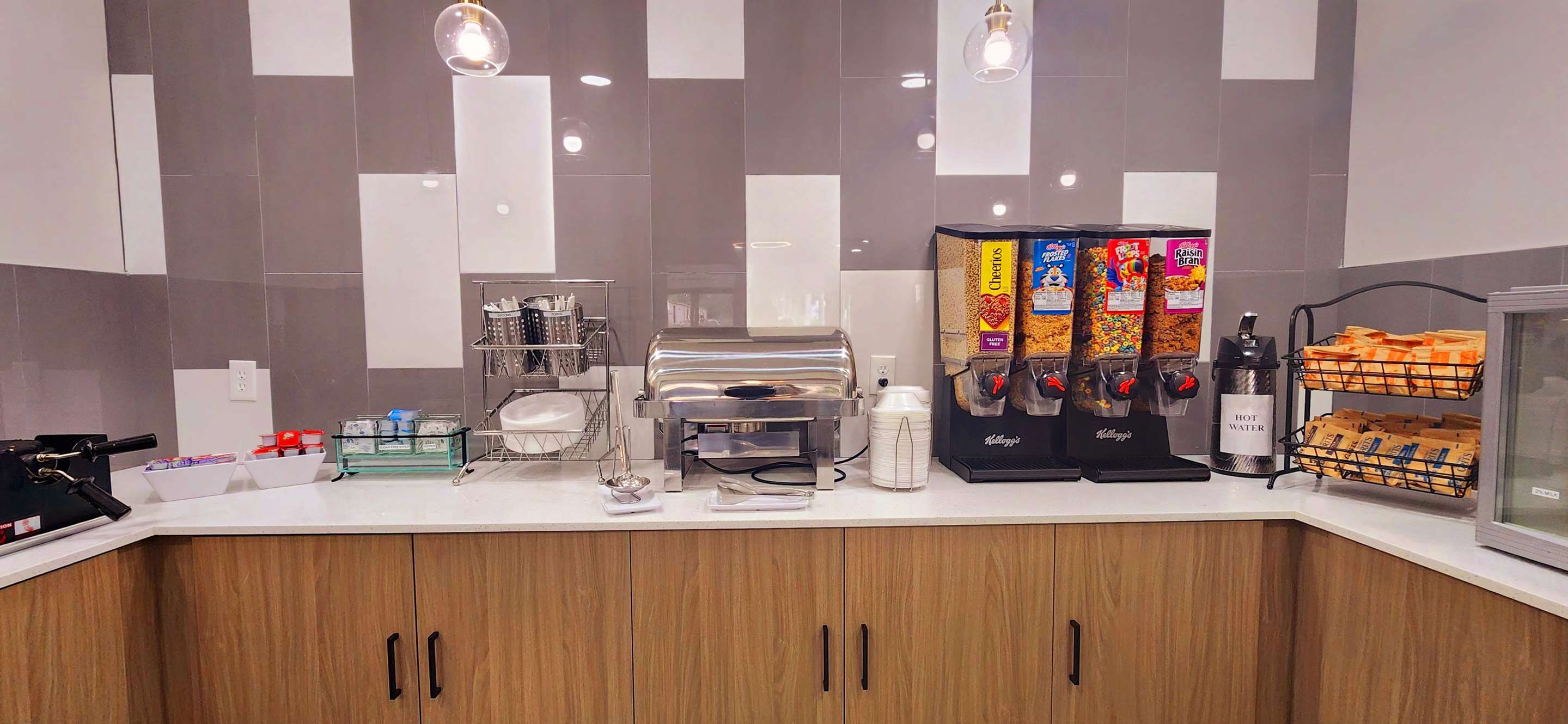 ABVI Foley Gulf Shores breakfast | Americas Best Value Inn & Suites Foley Gulf Shores