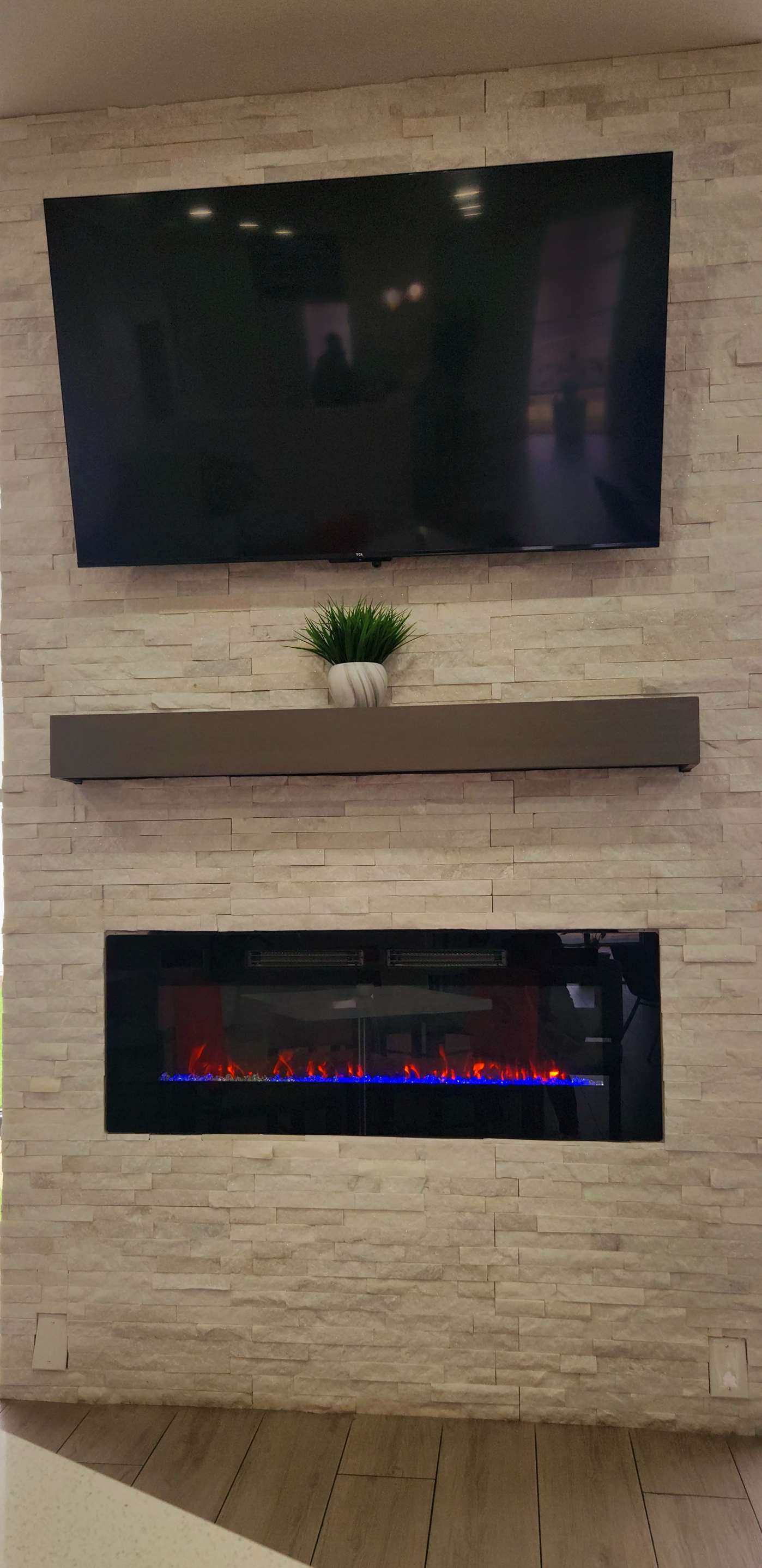 ABVI Foley Gulf Shores lobby TV amp fireplace | Americas Best Value Inn & Suites Foley Gulf Shores