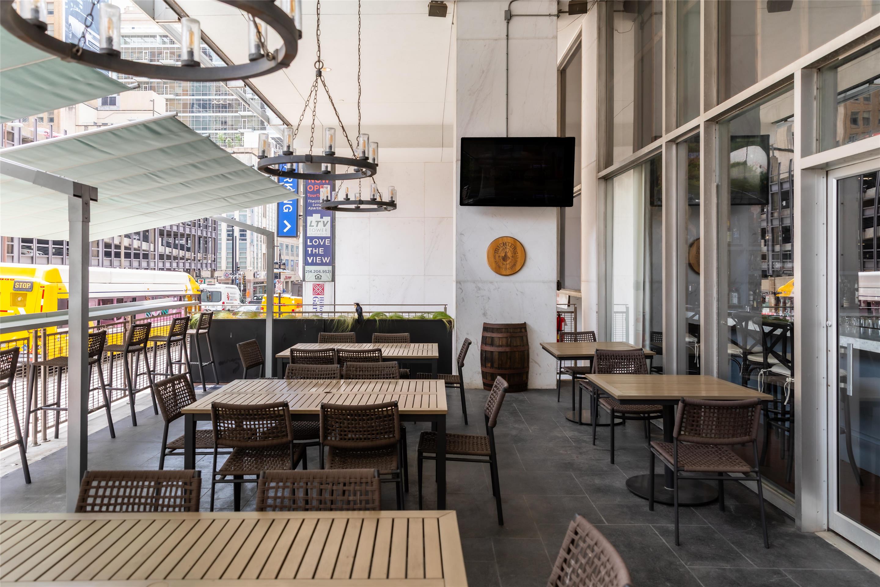 Restaurant | Hilton Garden Inn Downtown Dallas