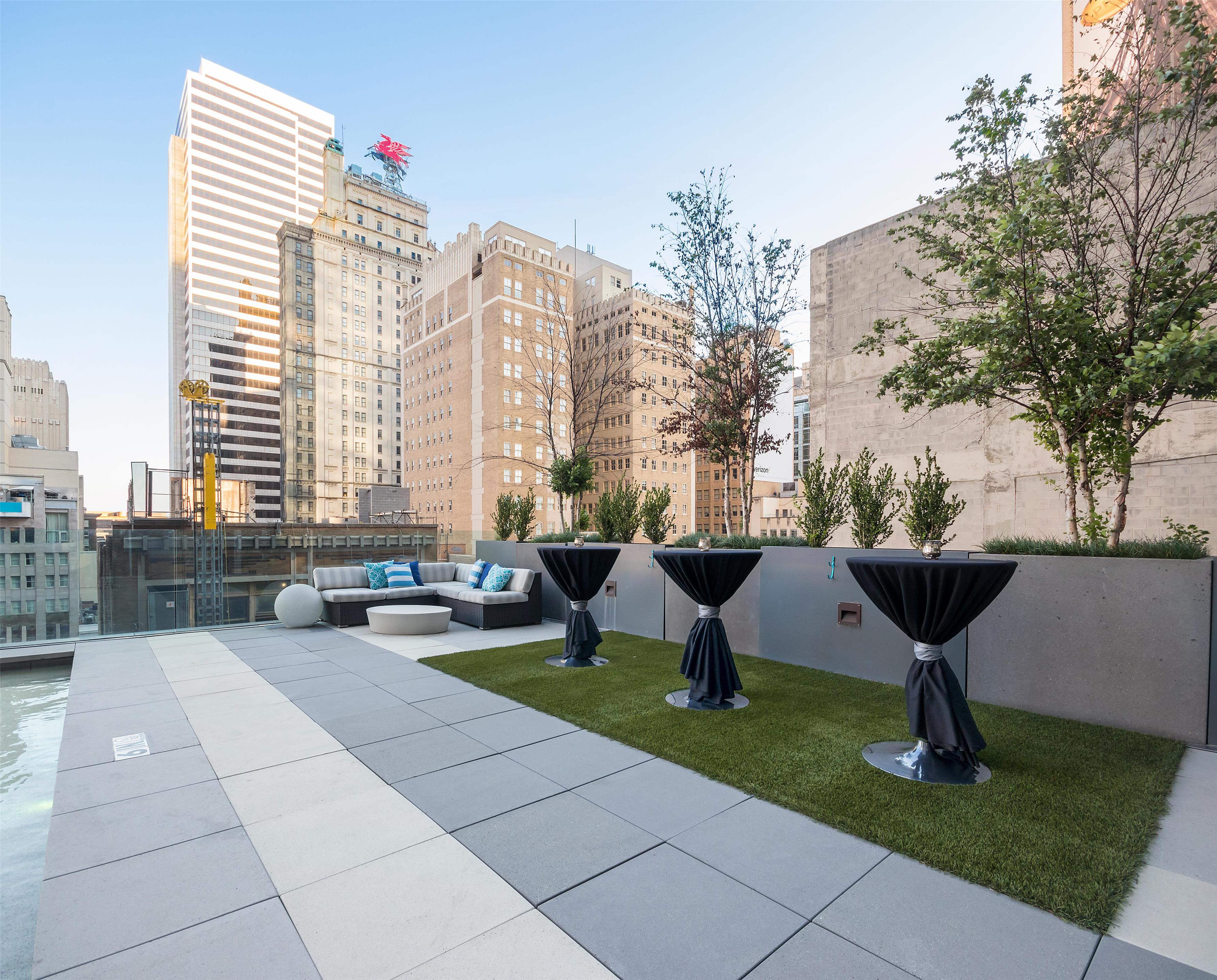 Pool | Hilton Garden Inn Downtown Dallas
