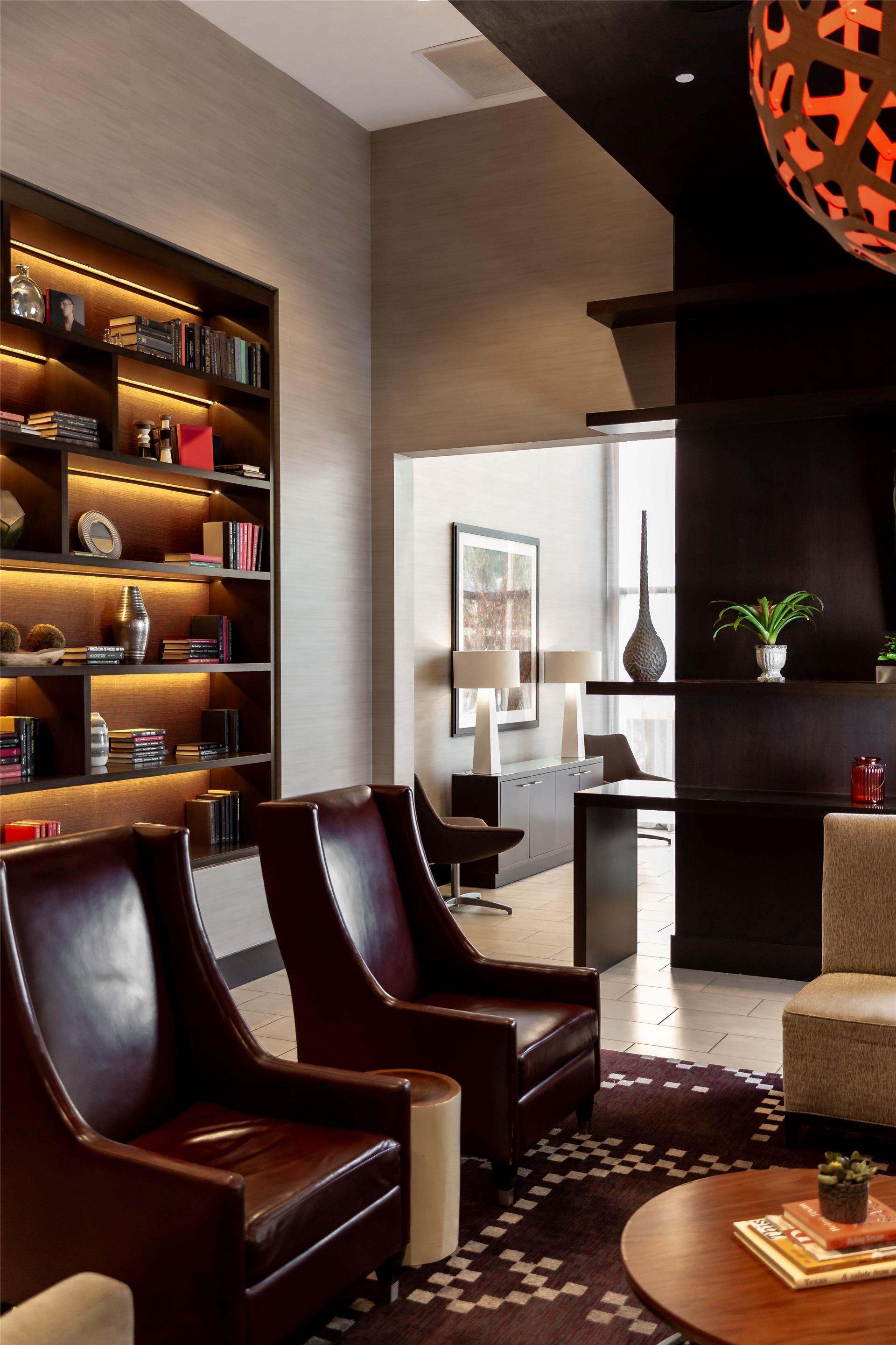 Lobby | Hilton Garden Inn Downtown Dallas
