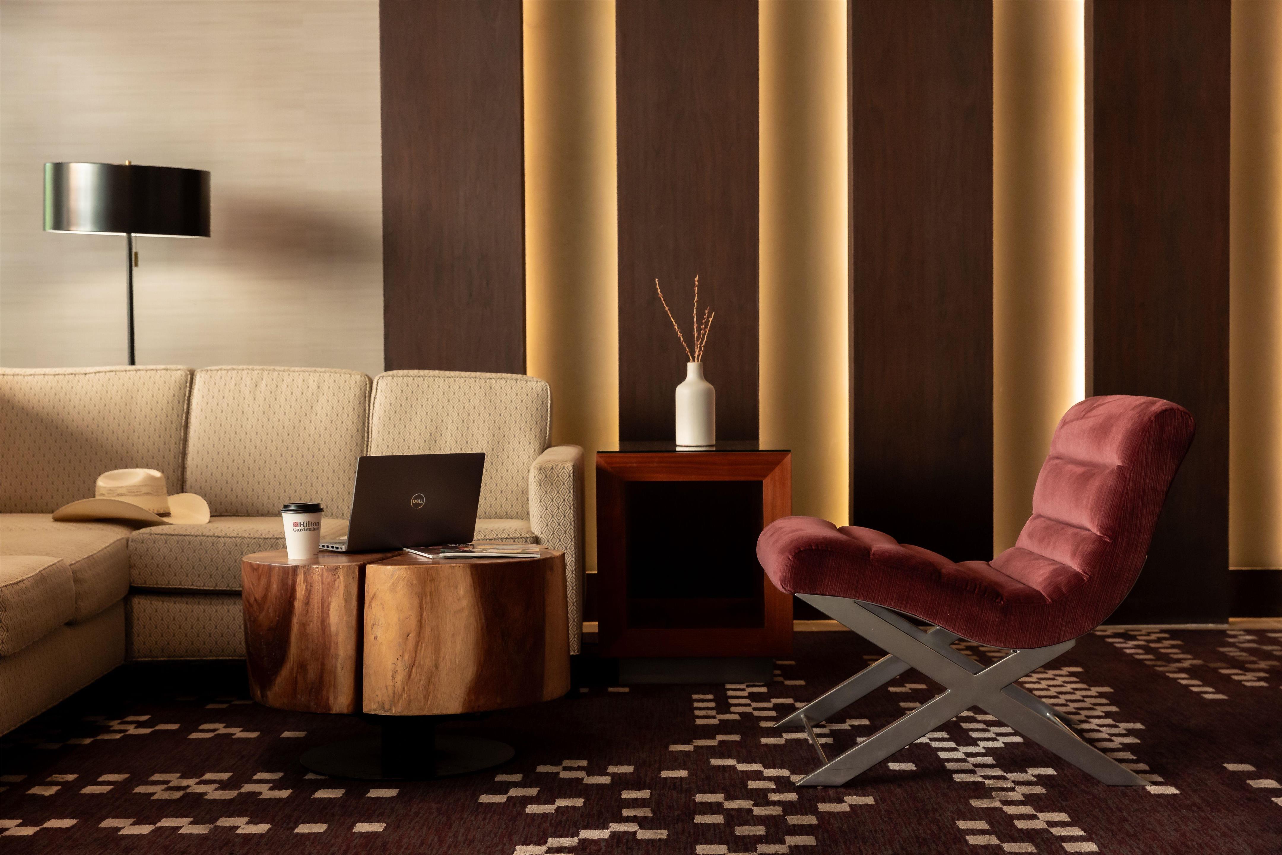 Lobby | Hilton Garden Inn Downtown Dallas