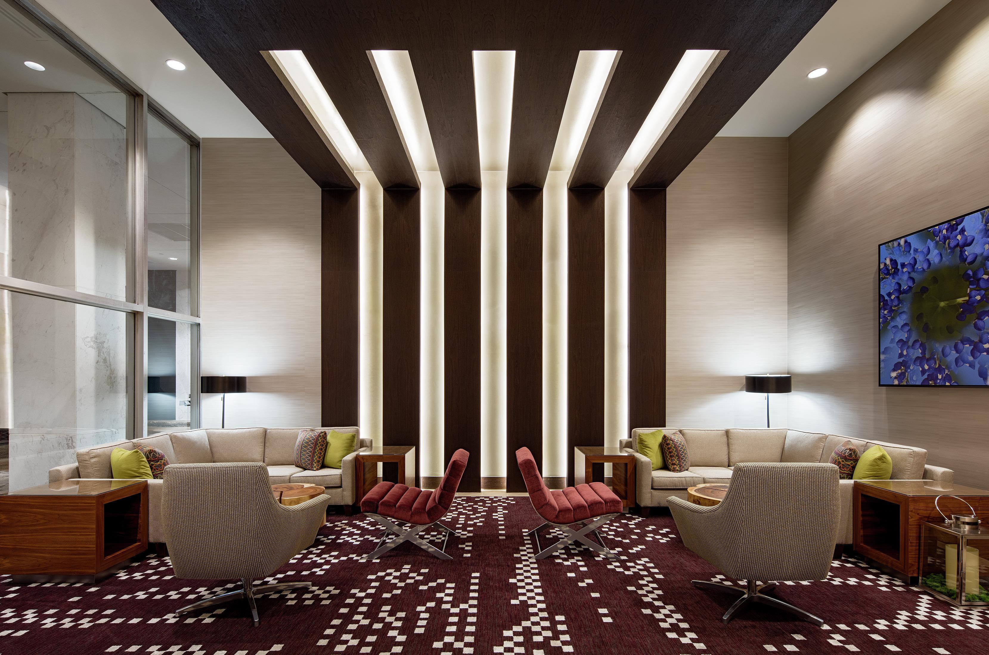 Lobby | Hilton Garden Inn Downtown Dallas